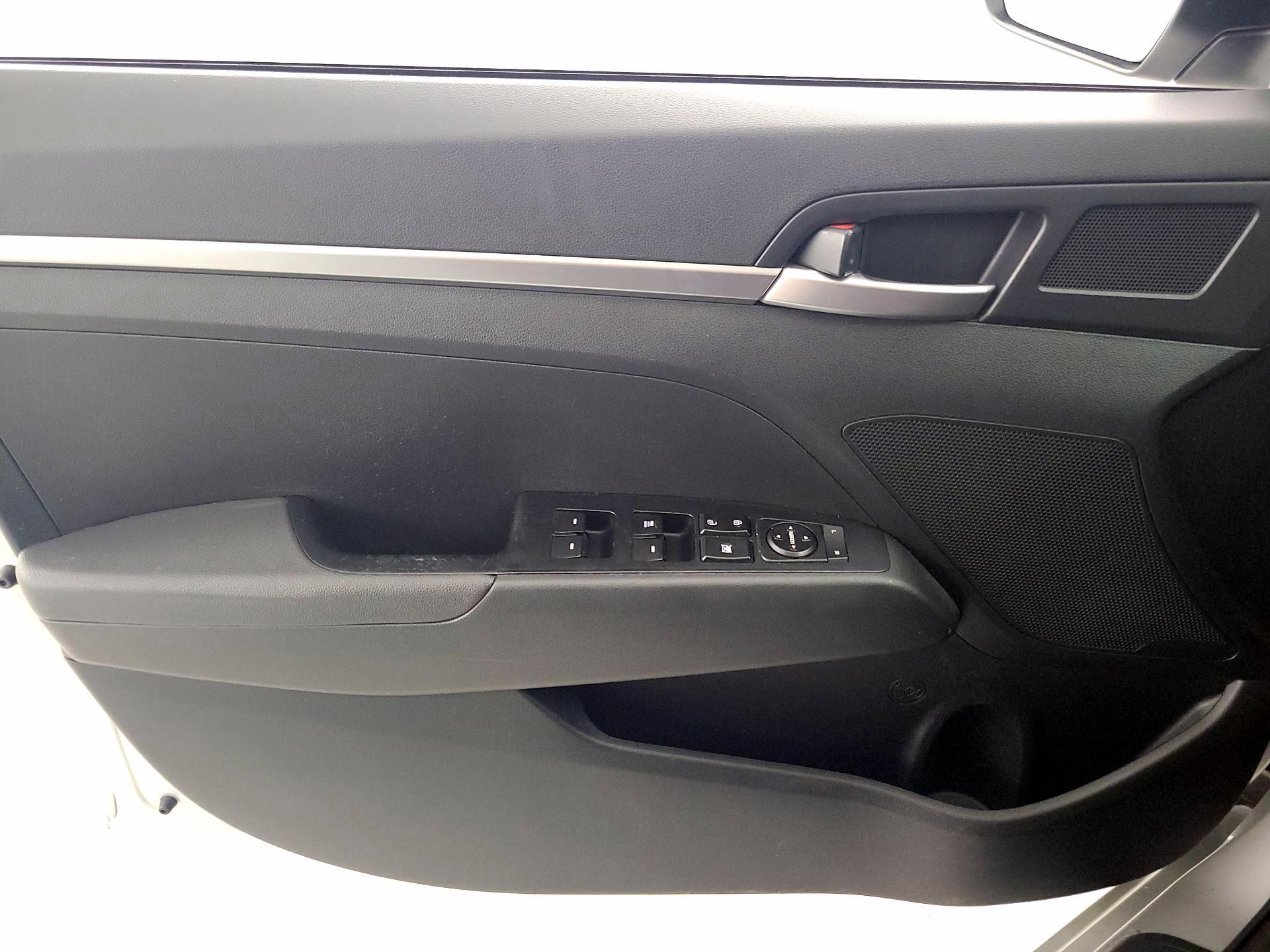 Thumbnail: 2019 Hyundai Elantra - 12