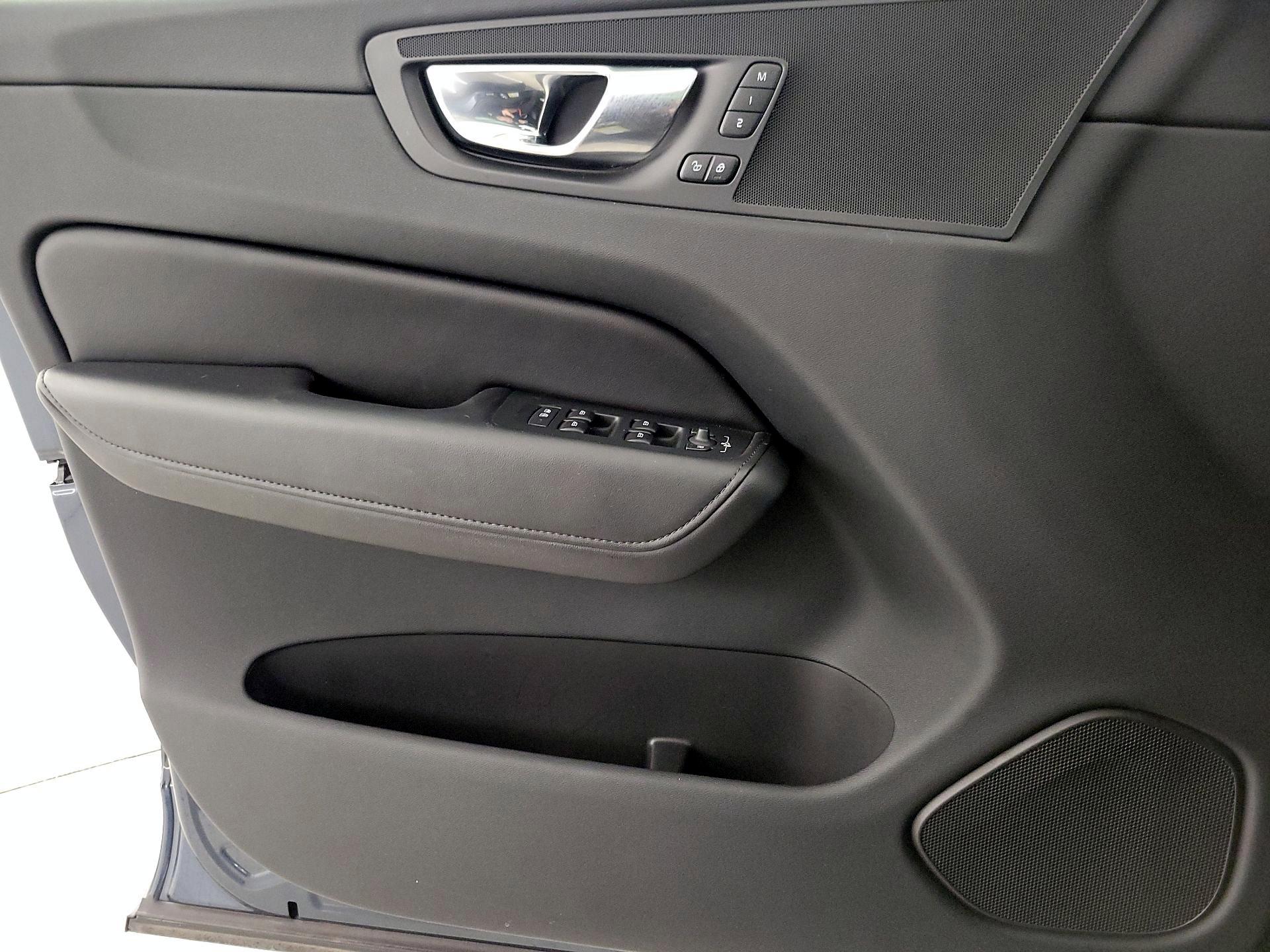 Thumbnail: 2023 Volvo XC60 - 12