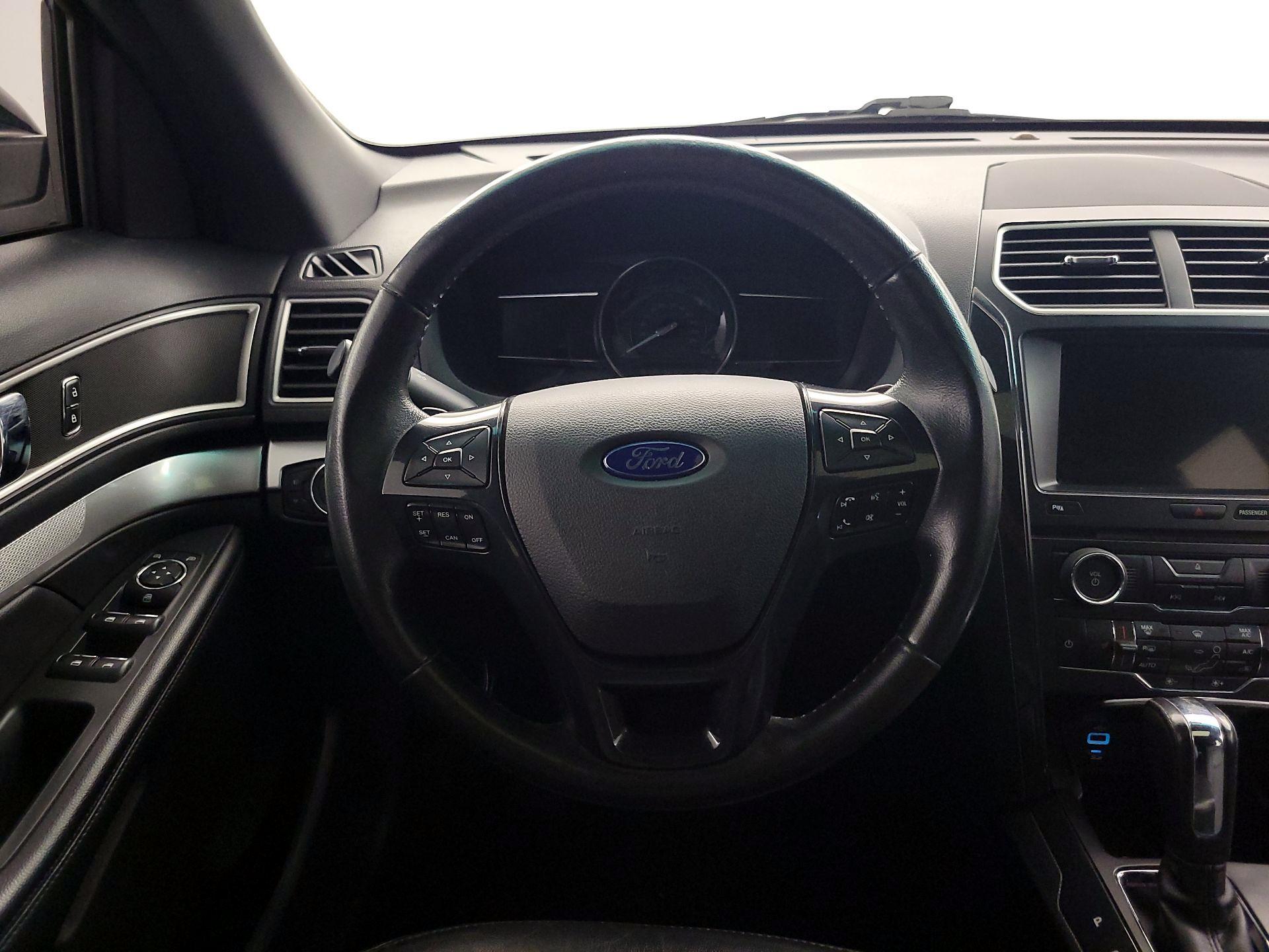 Thumbnail: 2016 Ford Explorer - 10