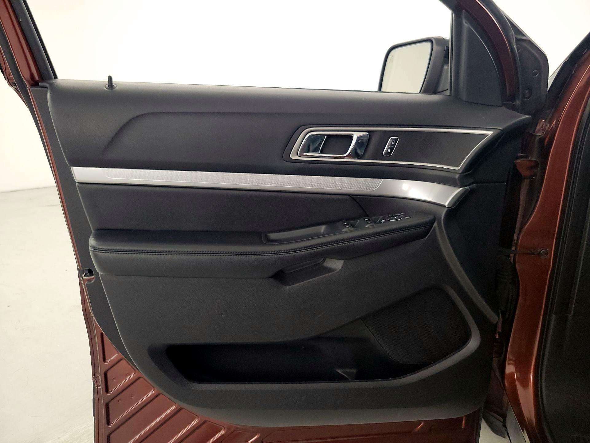 Thumbnail: 2016 Ford Explorer - 12