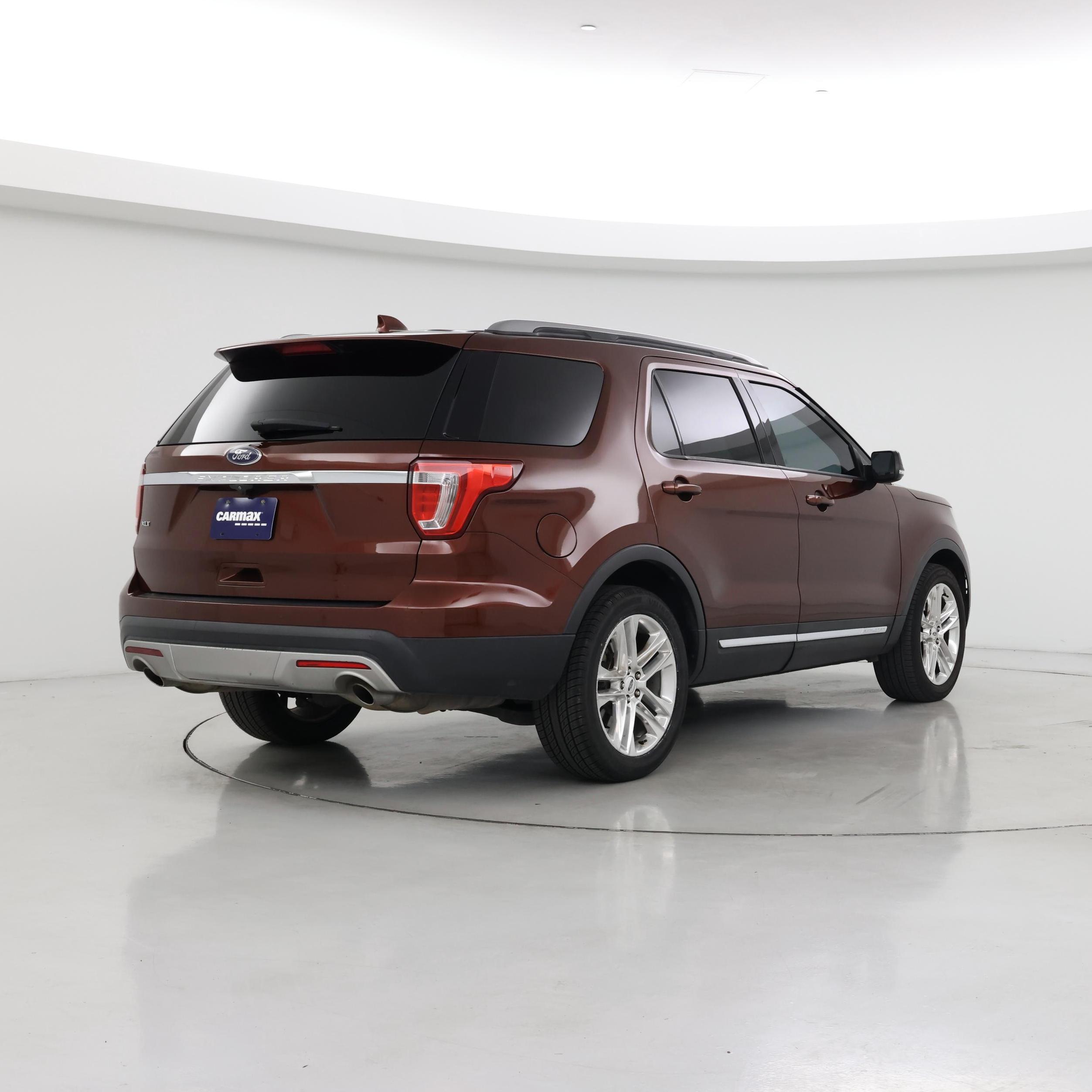 Thumbnail: 2016 Ford Explorer - 8