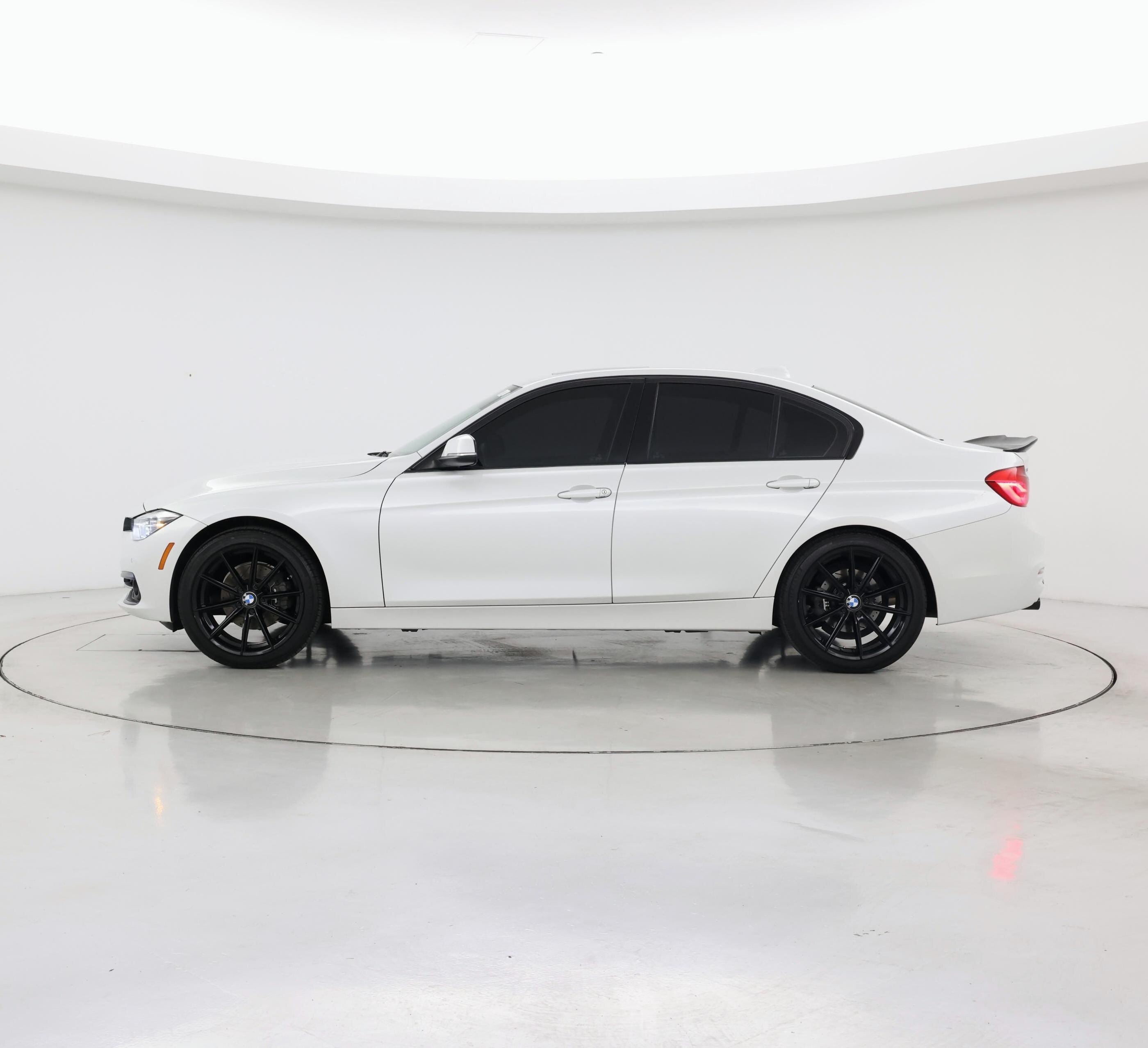 Thumbnail: 2018 BMW 3 Series - 3