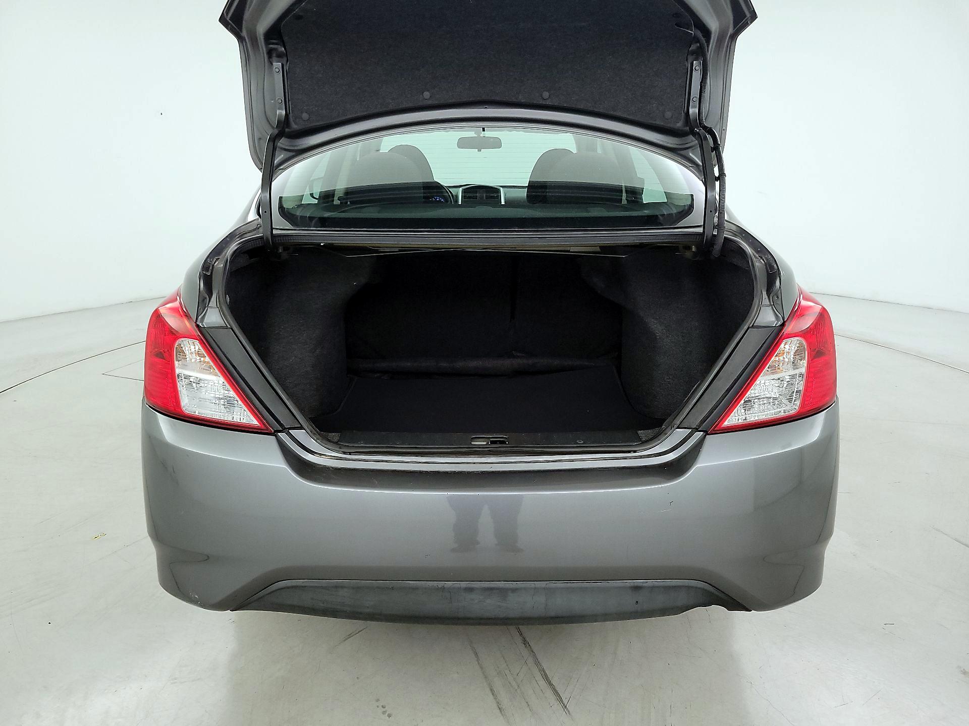 Thumbnail: 2016 Nissan Versa - 18