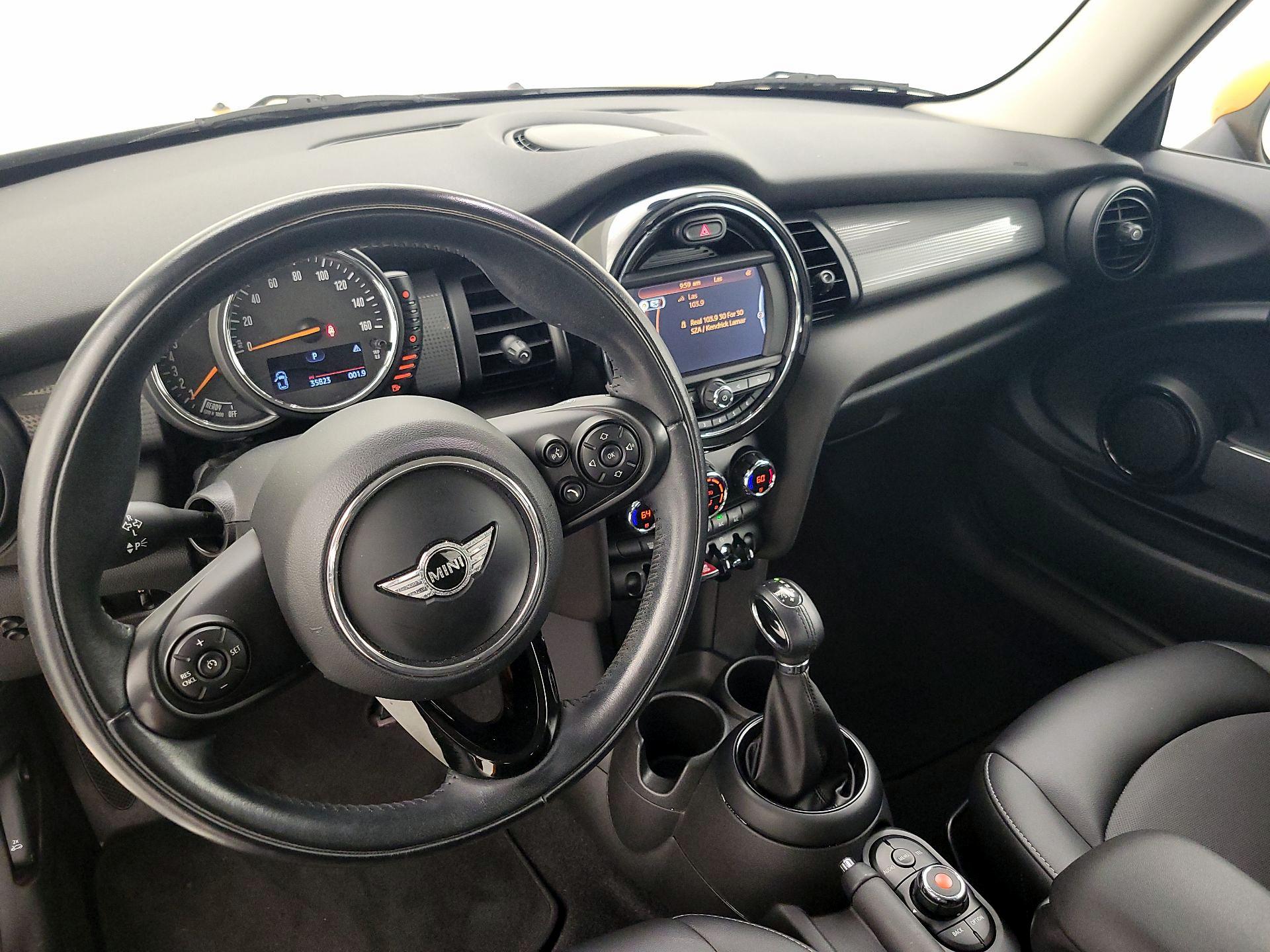 Thumbnail: 2017 MINI Cooper Hardtop - 9
