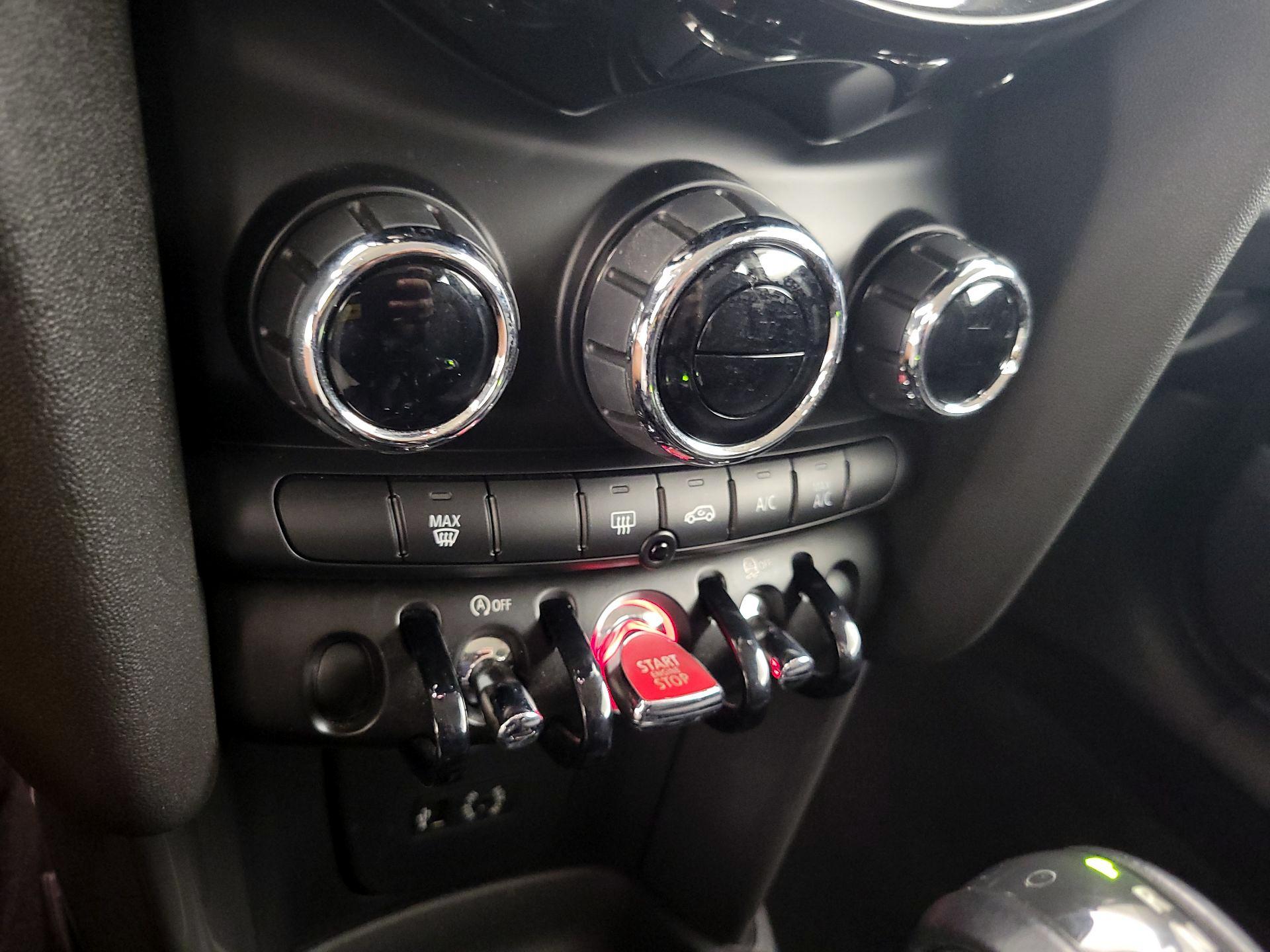 Thumbnail: 2017 MINI Cooper Hardtop - 15