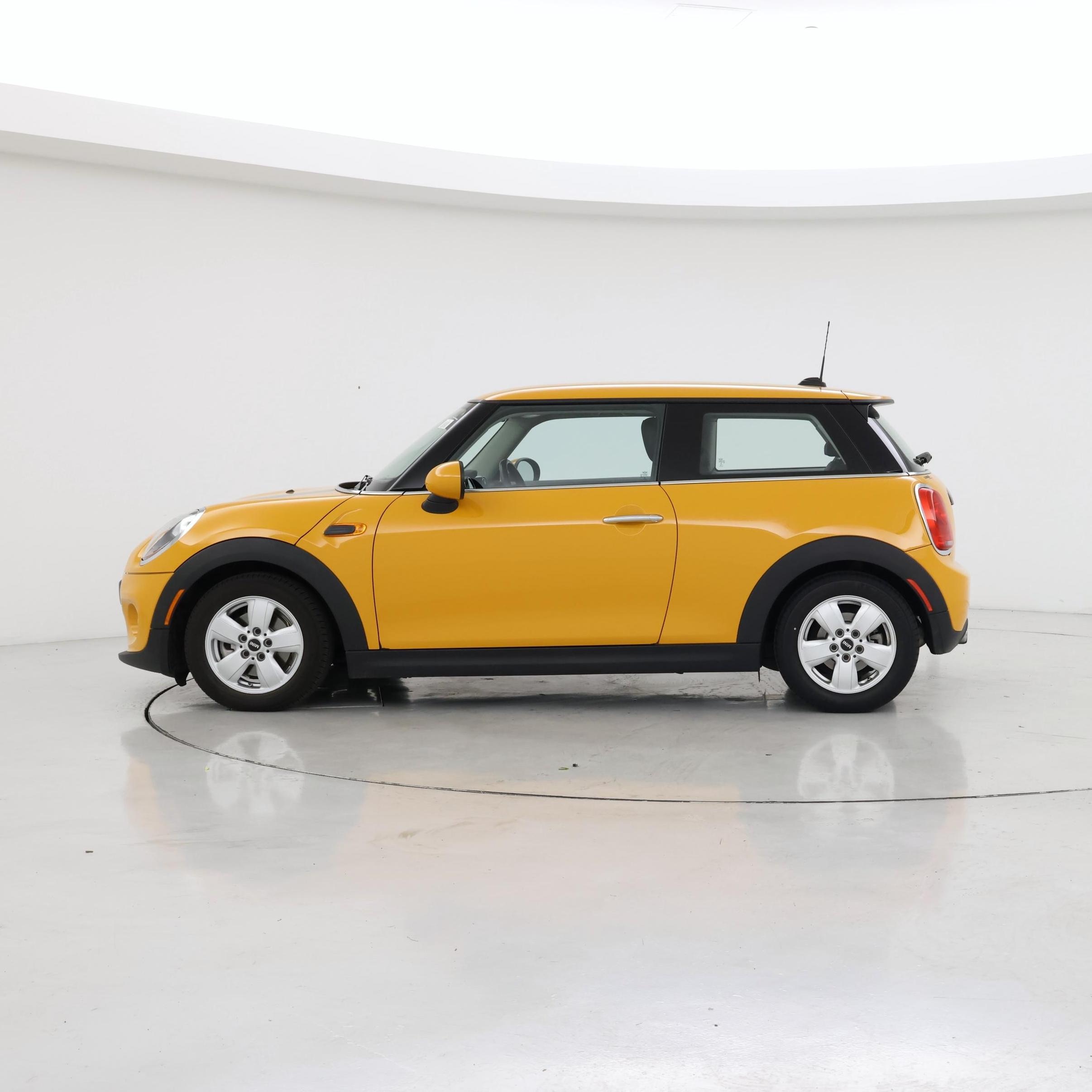 Thumbnail: 2017 MINI Cooper Hardtop - 3