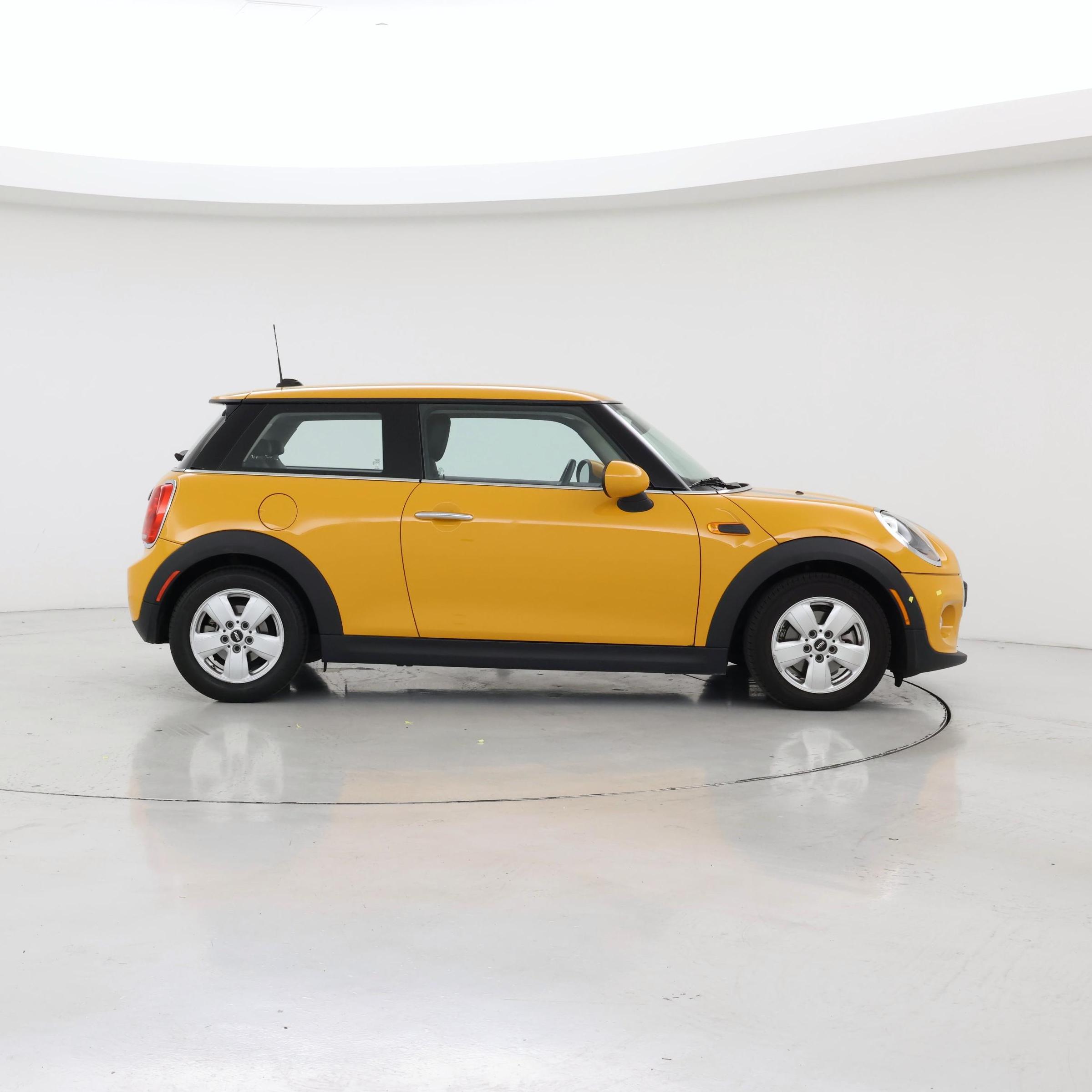 Thumbnail: 2017 MINI Cooper Hardtop - 7