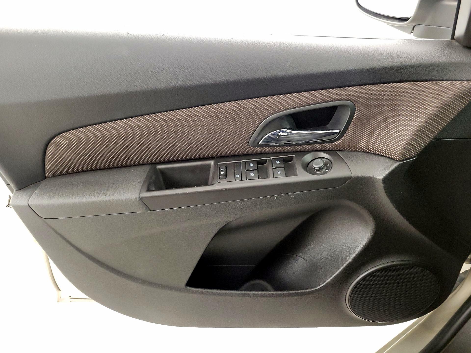 Thumbnail: 2016 Chevrolet Cruze - 12