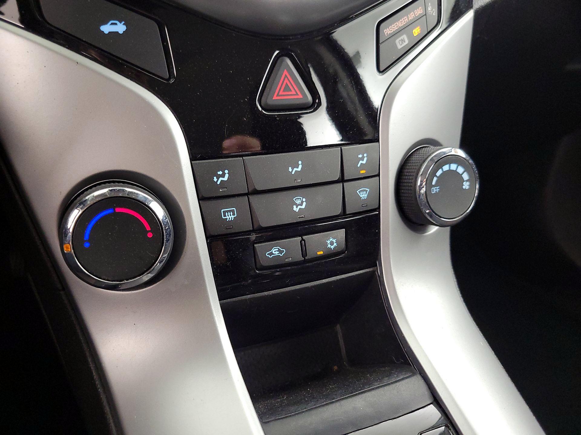 Thumbnail: 2016 Chevrolet Cruze - 16