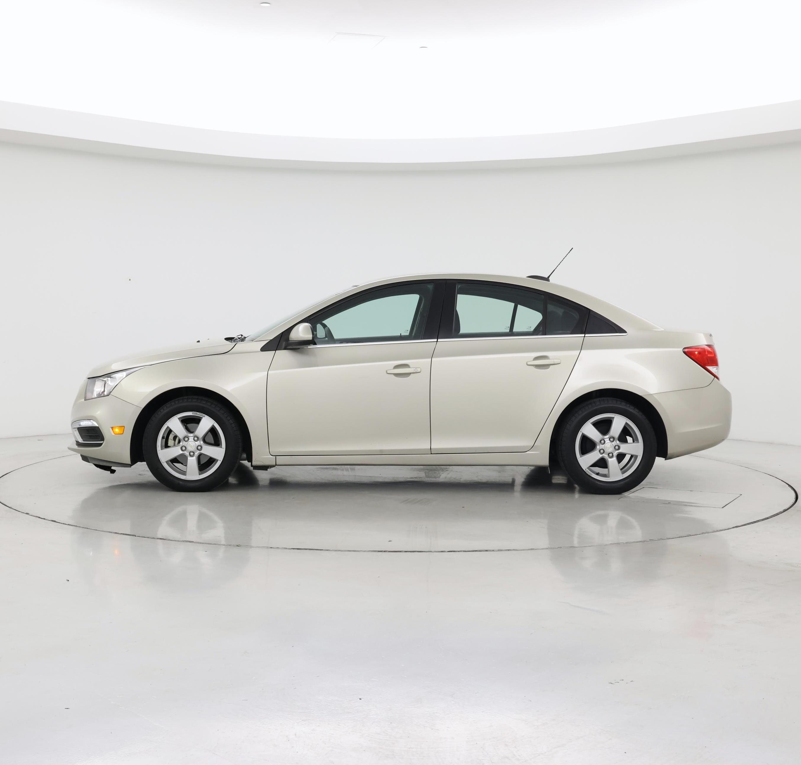 Thumbnail: 2016 Chevrolet Cruze - 3