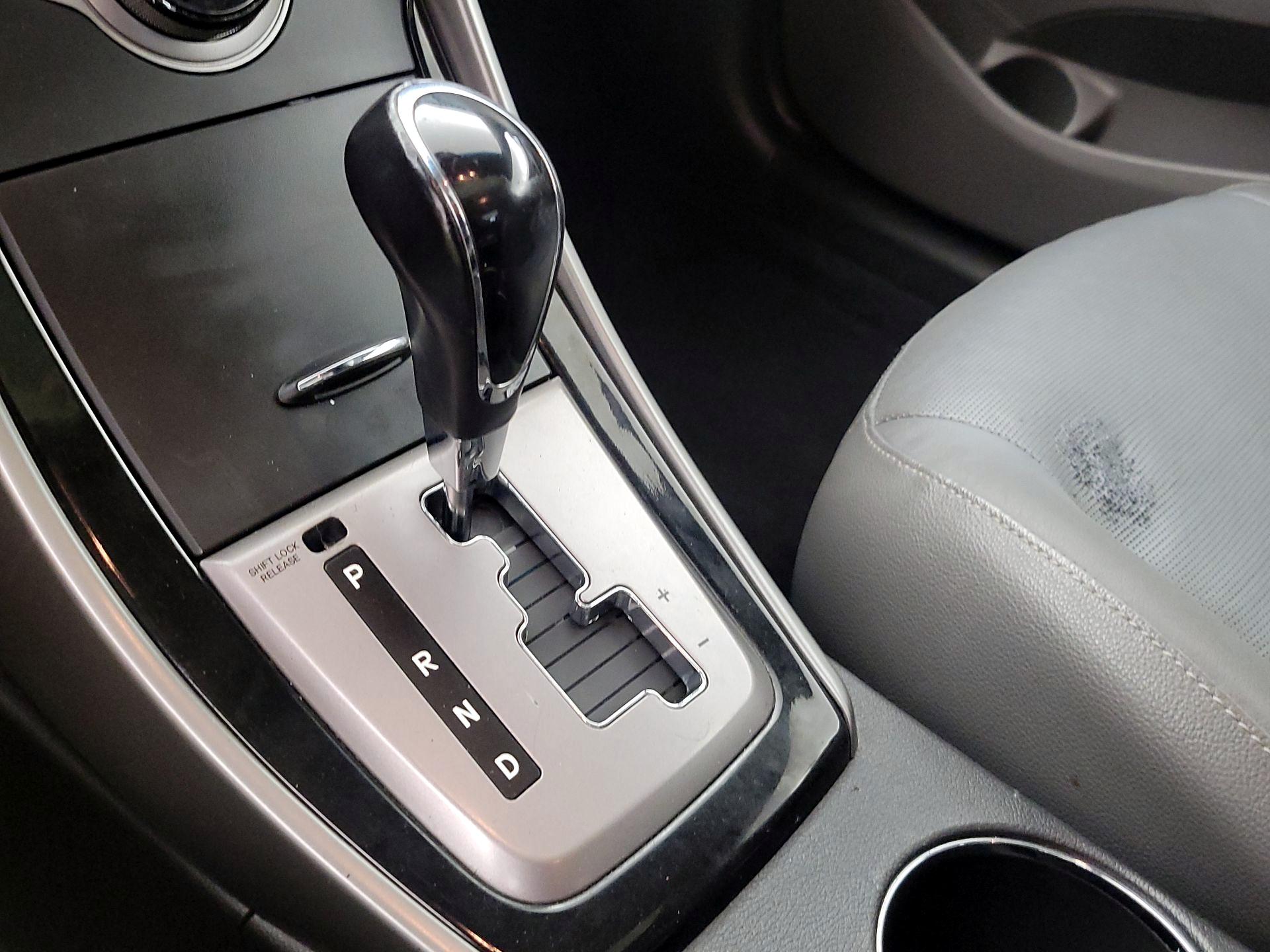 Thumbnail: 2013 Hyundai Elantra - 16