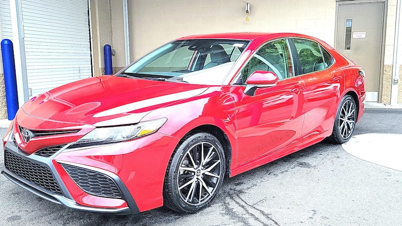 2023 Toyota Camry SE 3