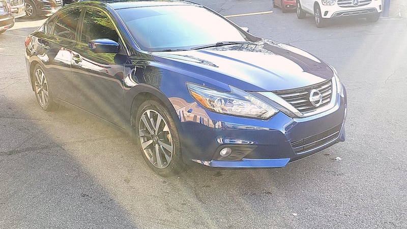 2016 Nissan Altima SR Hero Image