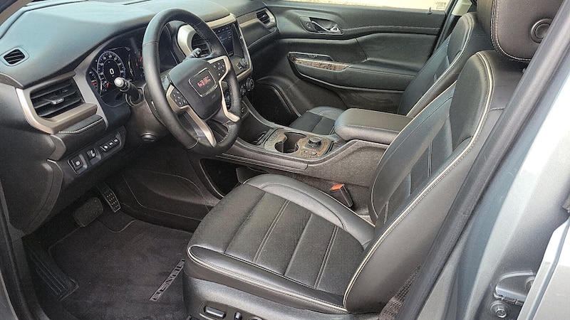 2023 GMC Acadia Denali 9