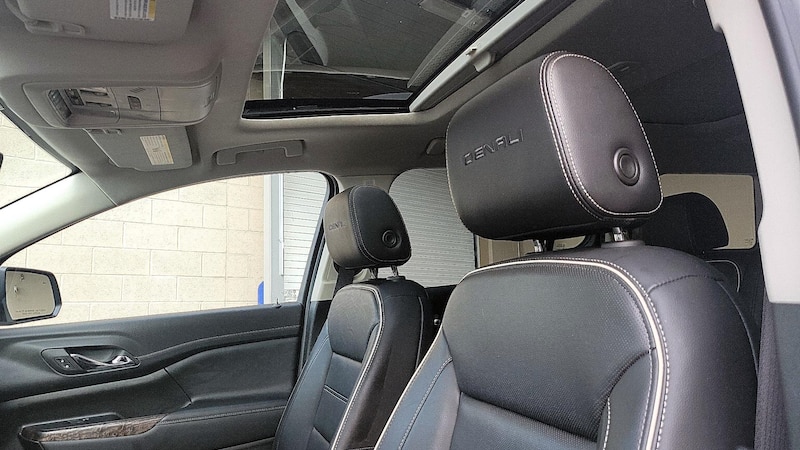 2023 GMC Acadia Denali 18