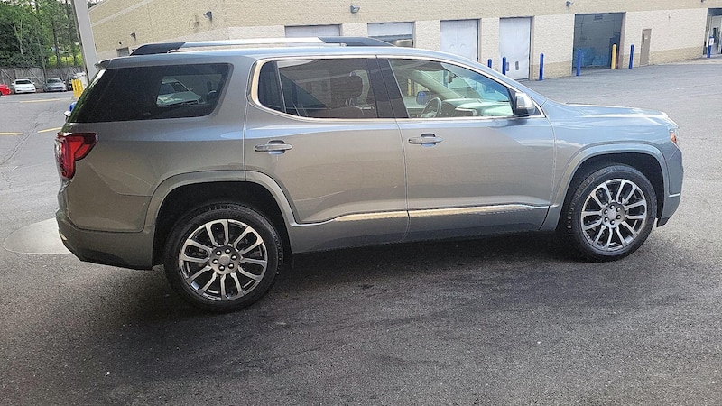 2023 GMC Acadia Denali 4