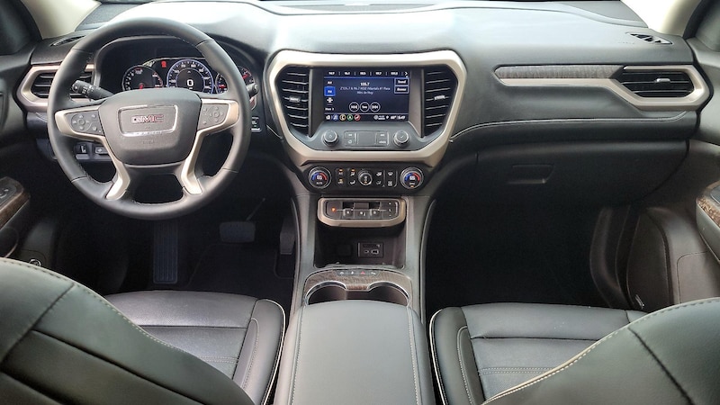 2023 GMC Acadia Denali 8