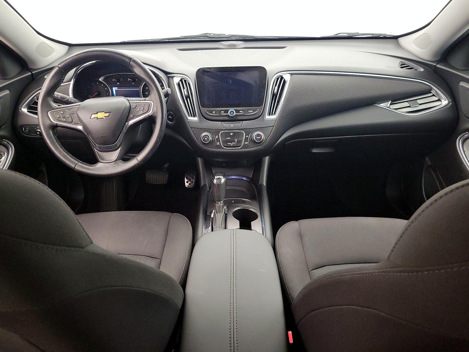 Thumbnail: 2017 Chevrolet Malibu - 9