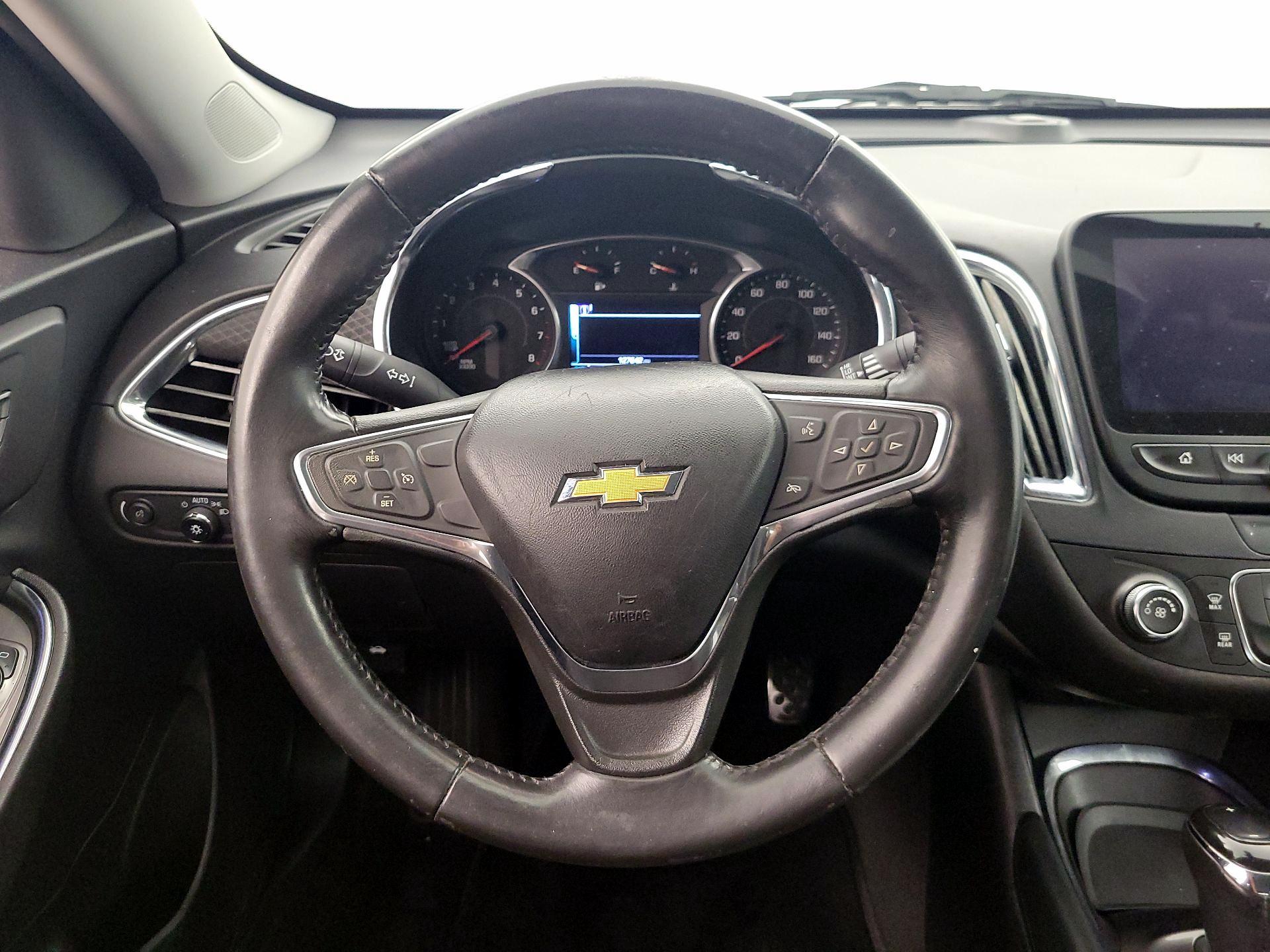 Thumbnail: 2017 Chevrolet Malibu - 10