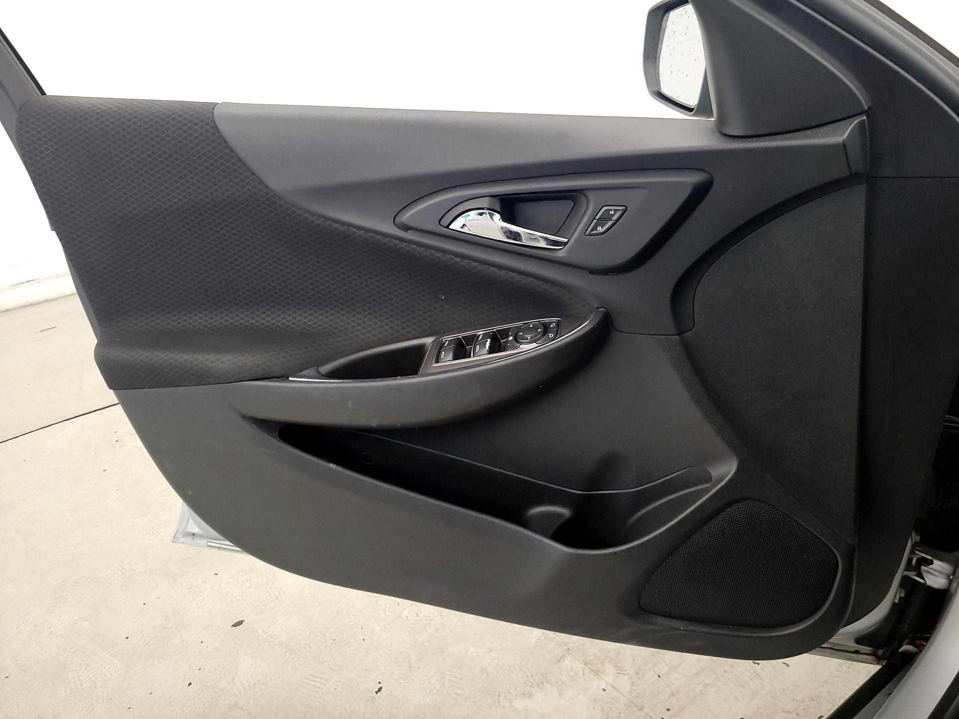 Thumbnail: 2017 Chevrolet Malibu - 12