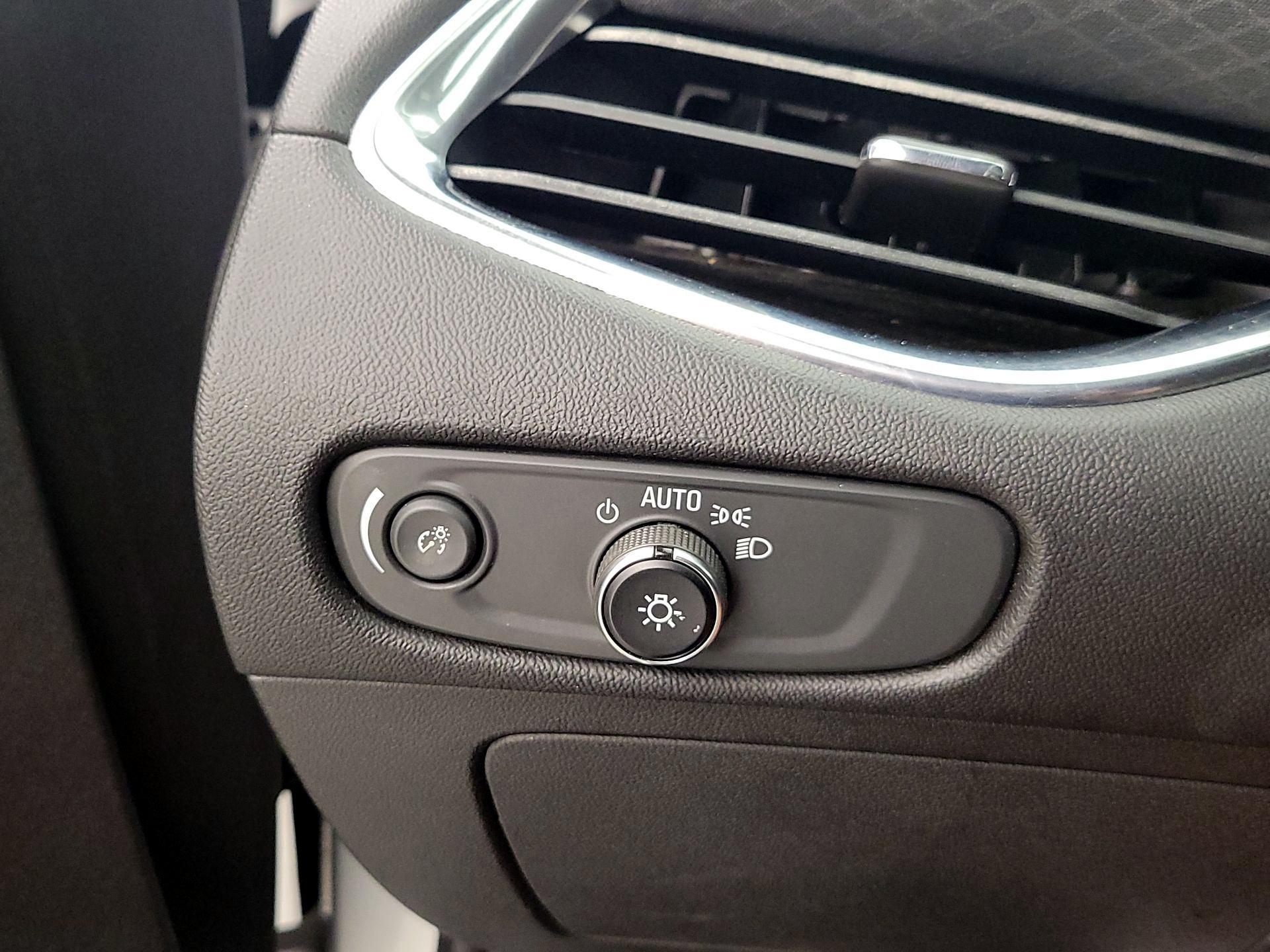 Thumbnail: 2017 Chevrolet Malibu - 13