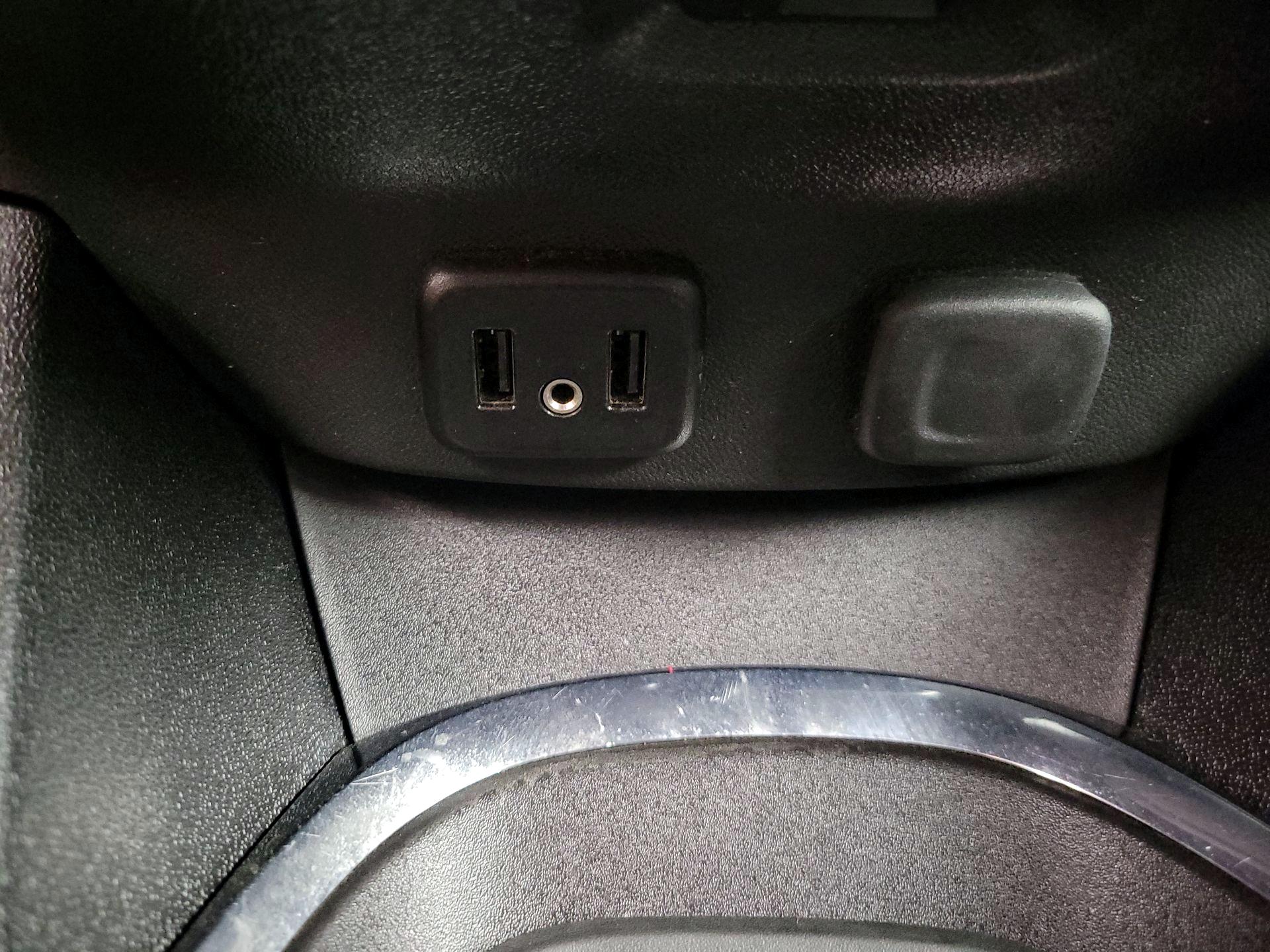 Thumbnail: 2017 Chevrolet Malibu - 18