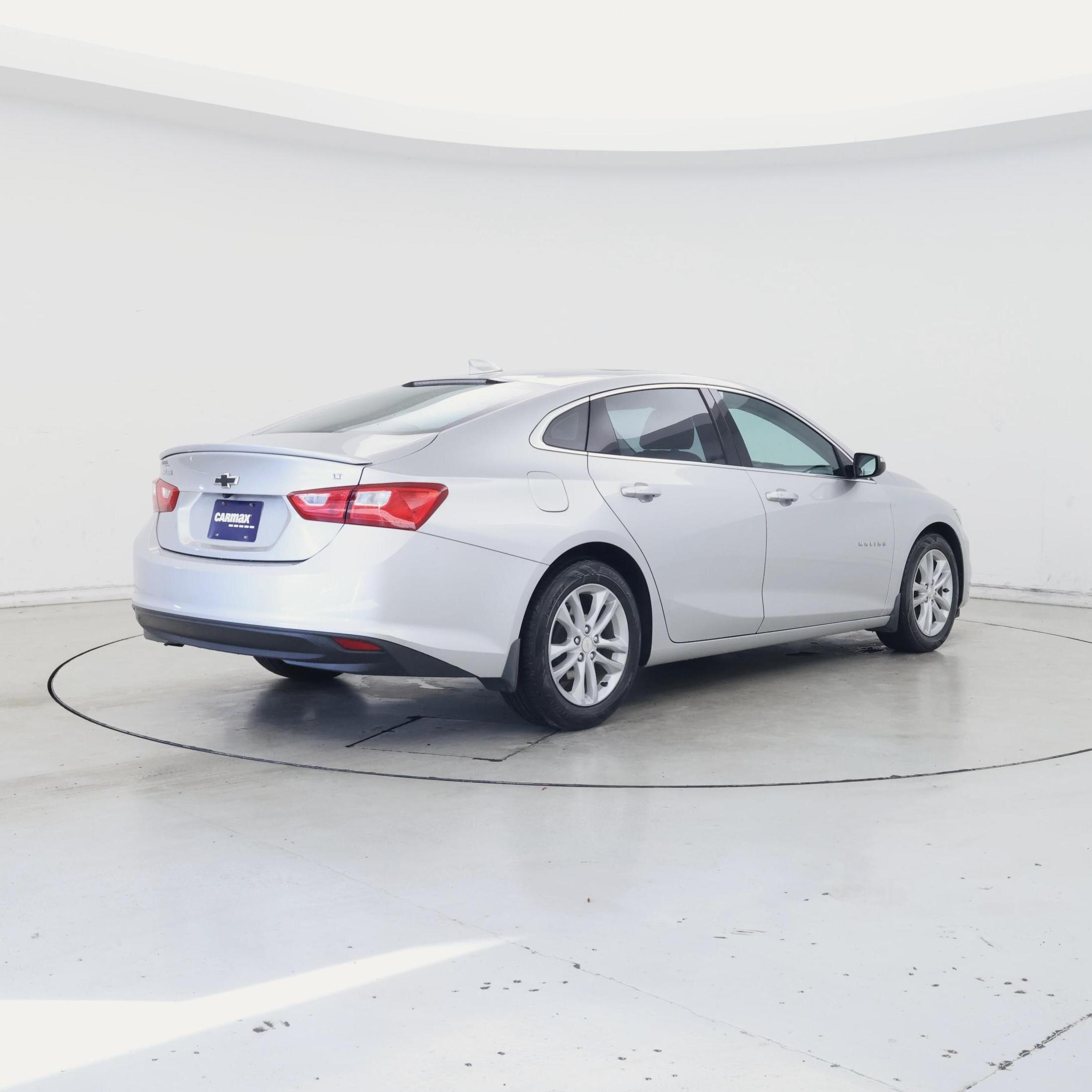 Thumbnail: 2017 Chevrolet Malibu - 8