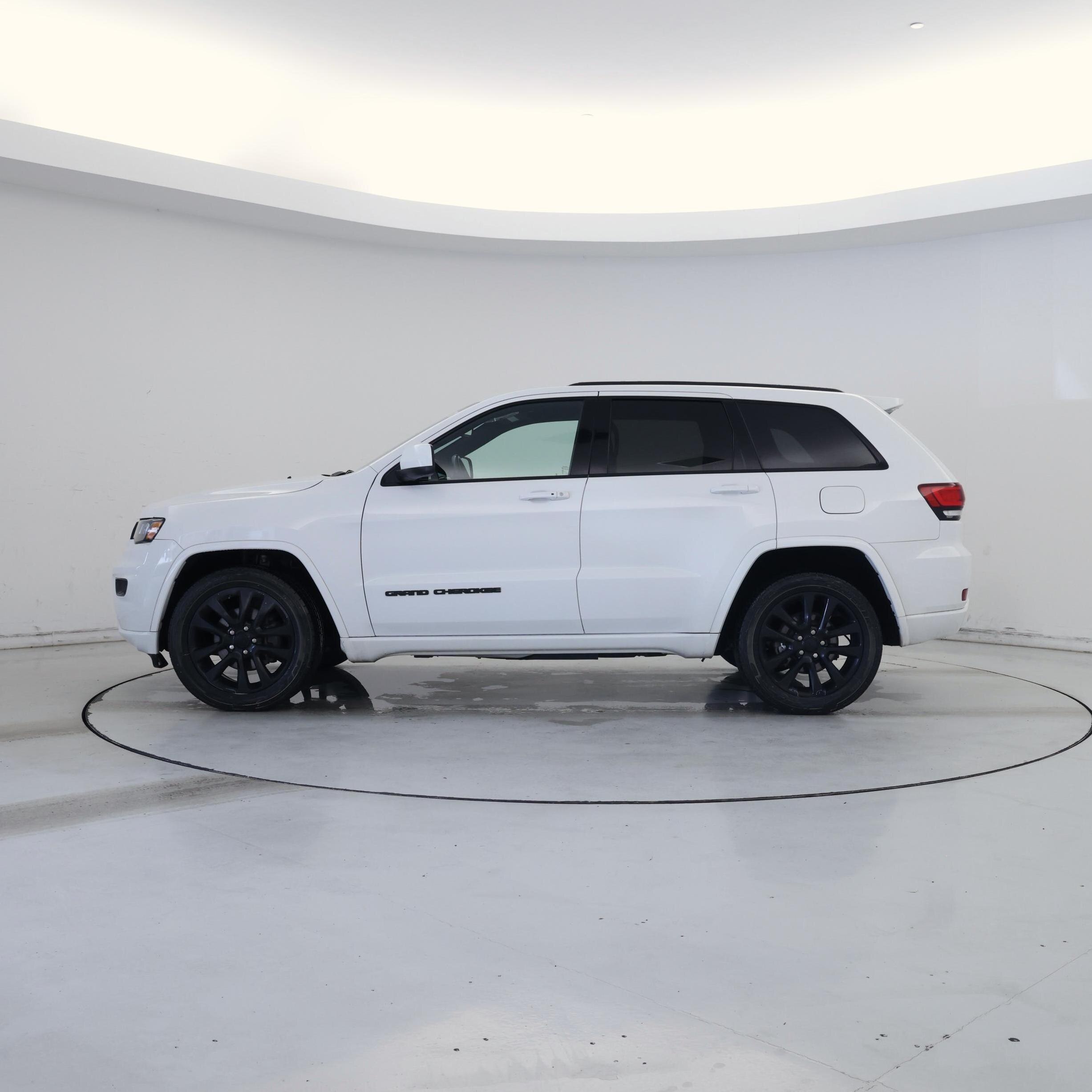 Thumbnail: 2017 Jeep Grand Cherokee - 3