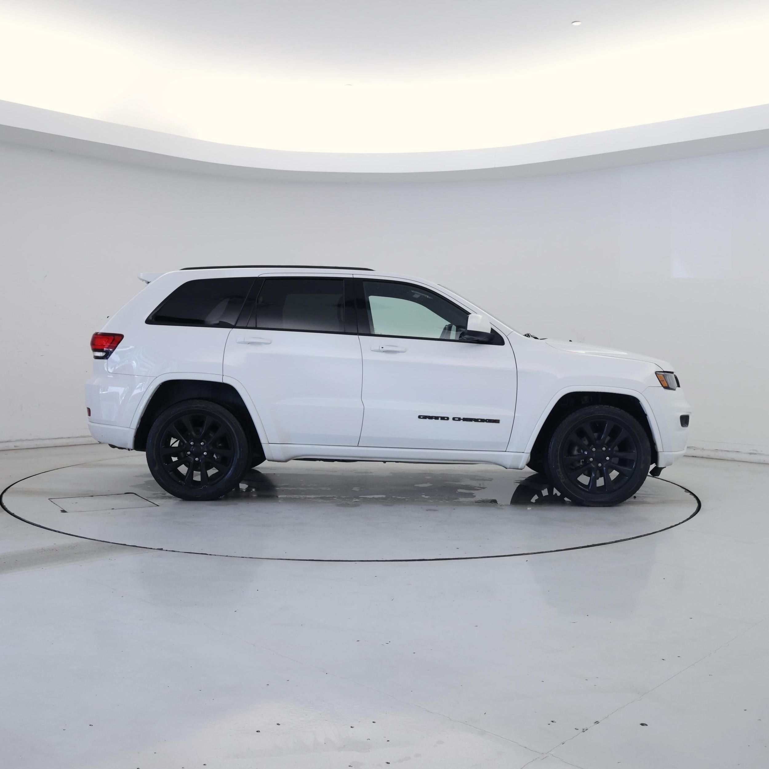 Thumbnail: 2017 Jeep Grand Cherokee - 7