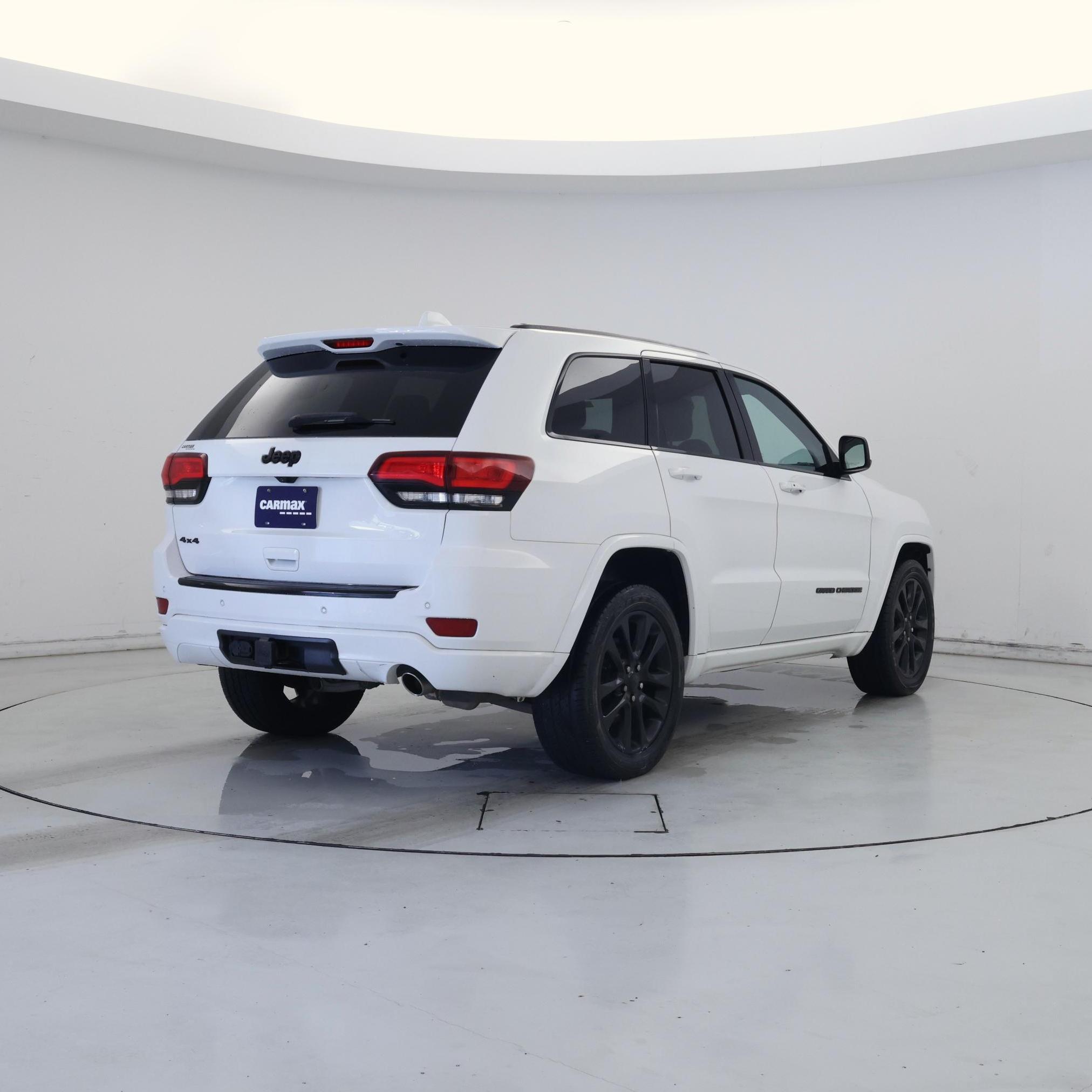 Thumbnail: 2017 Jeep Grand Cherokee - 8