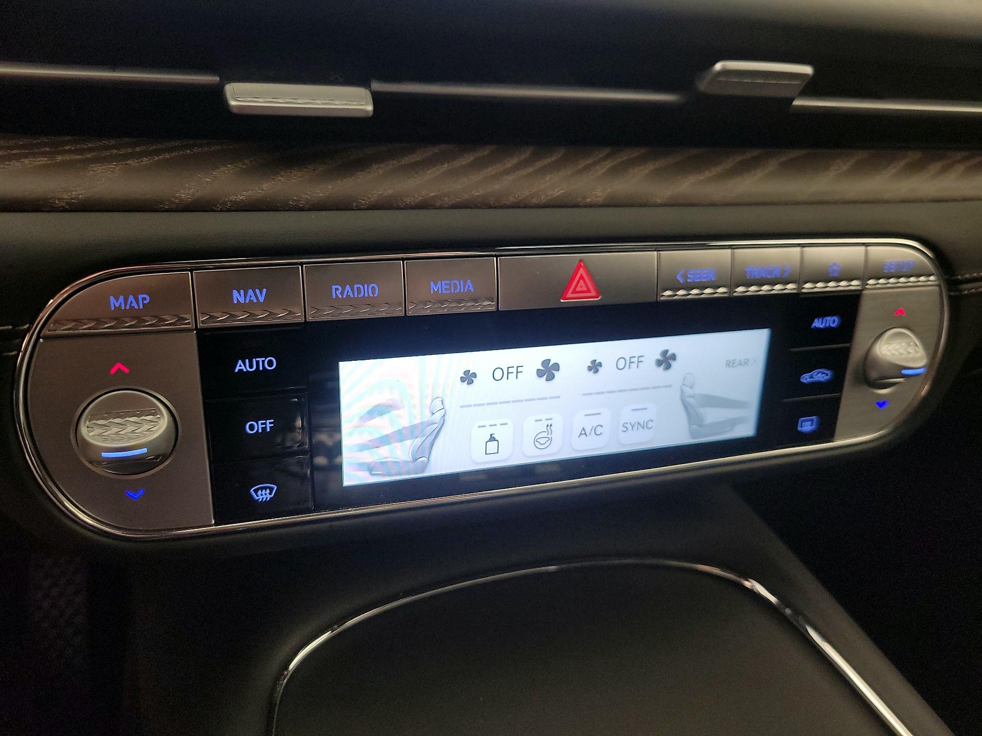 Thumbnail: 2023 Genesis G90 - 17