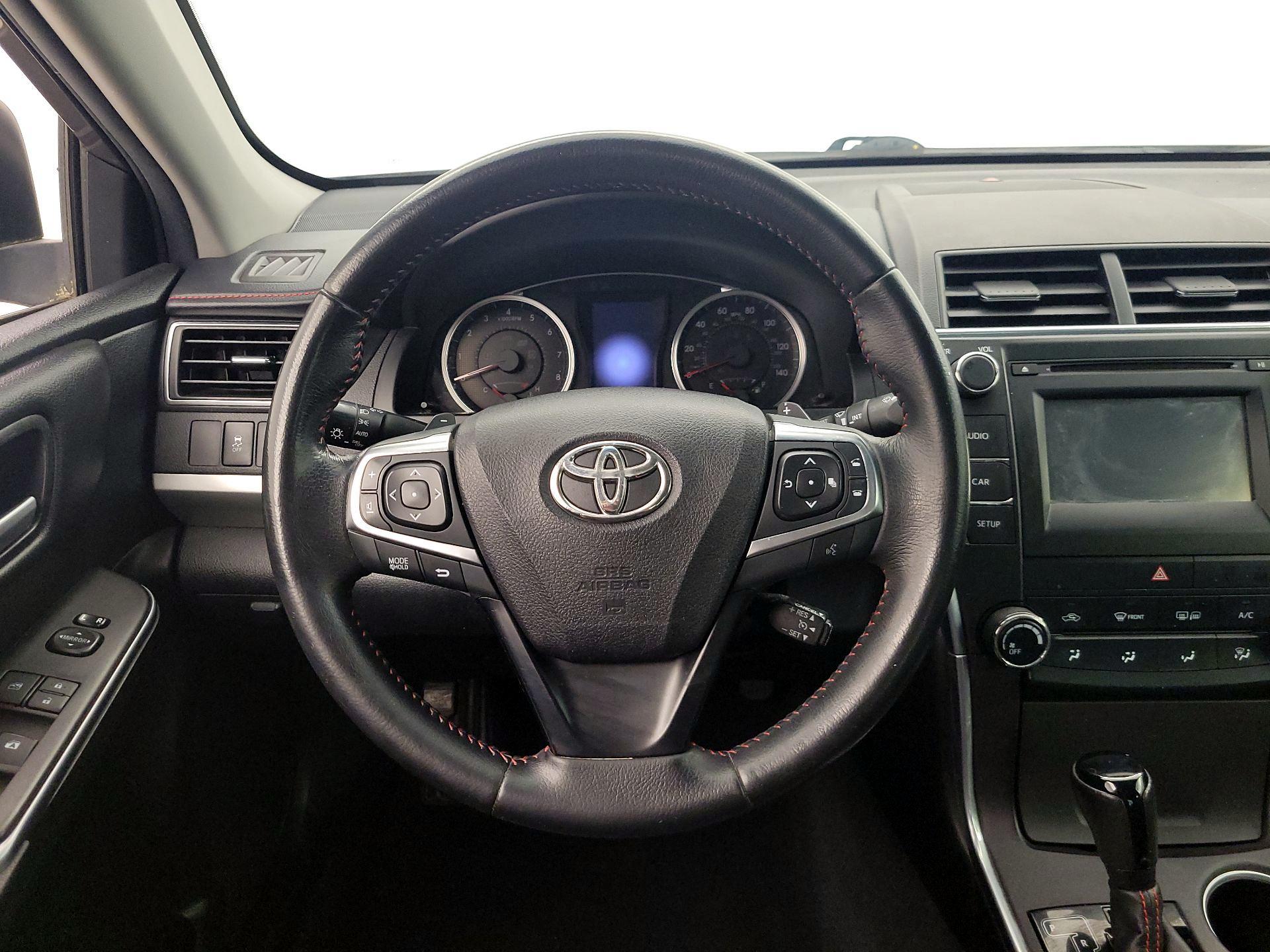 Thumbnail: 2015 Toyota Camry - 10