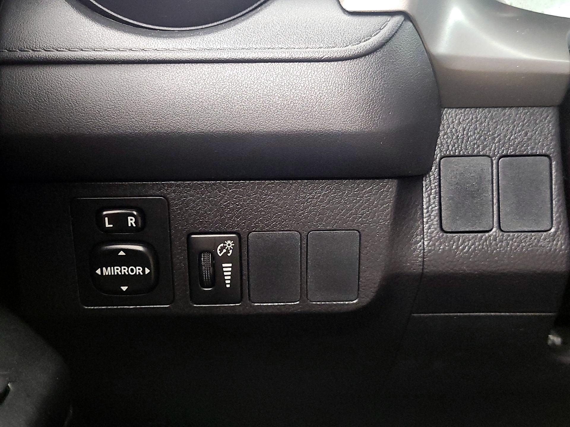 Thumbnail: 2016 Toyota RAV4 - 13