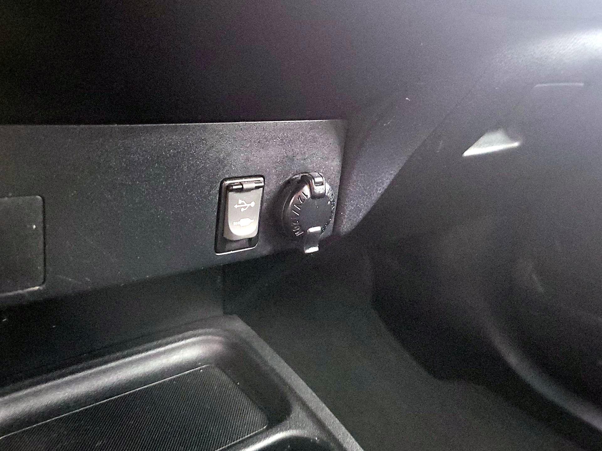 Thumbnail: 2016 Toyota RAV4 - 18