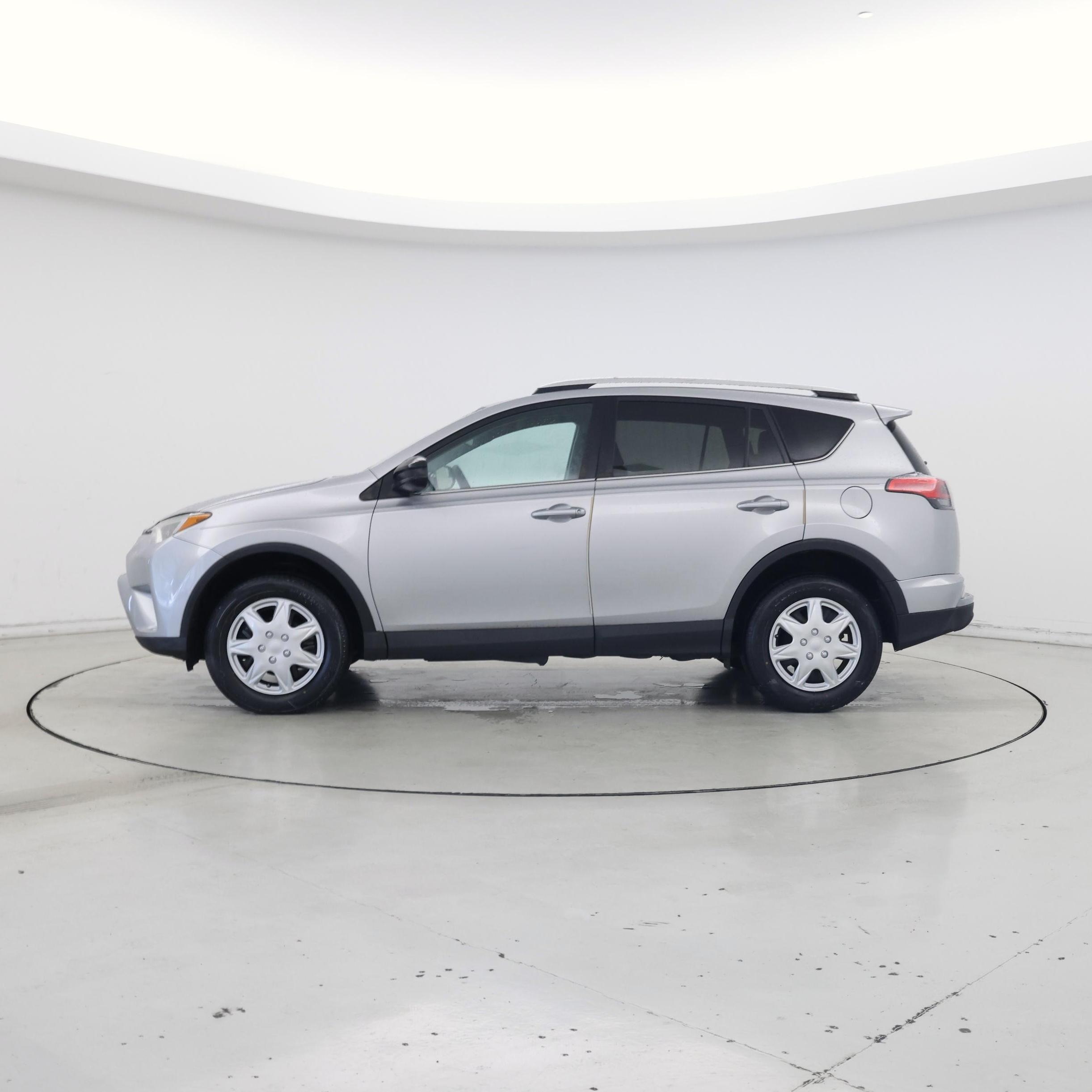 Thumbnail: 2016 Toyota RAV4 - 3
