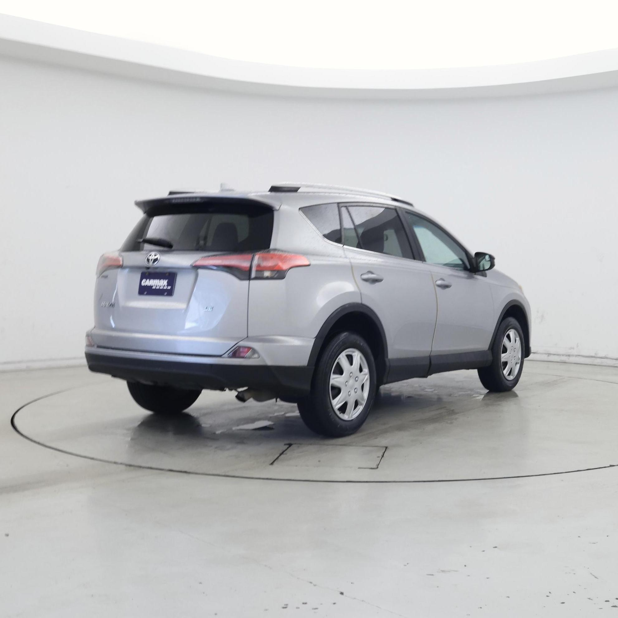 Thumbnail: 2016 Toyota RAV4 - 8