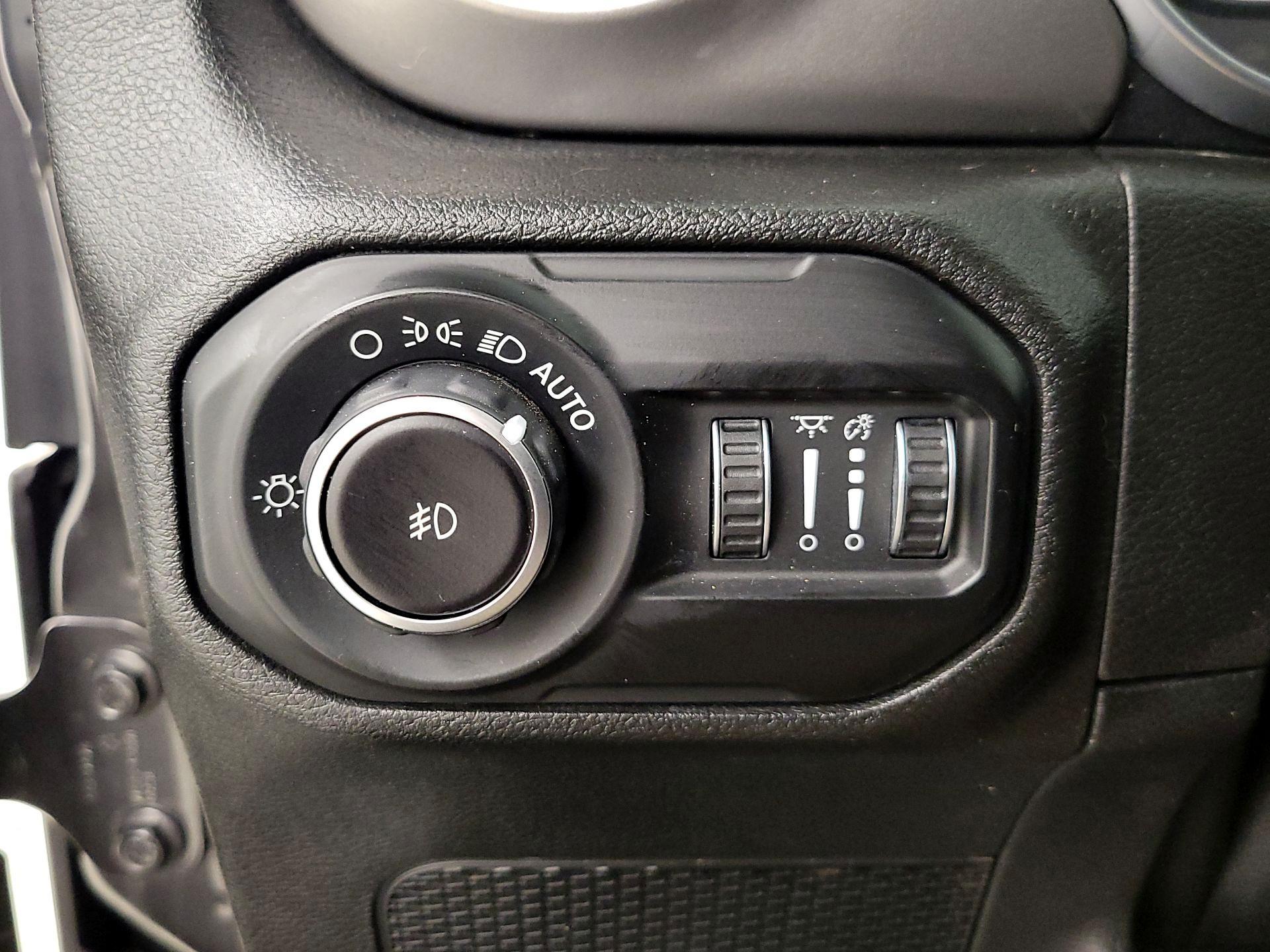 Thumbnail: 2018 Jeep Wrangler - 13