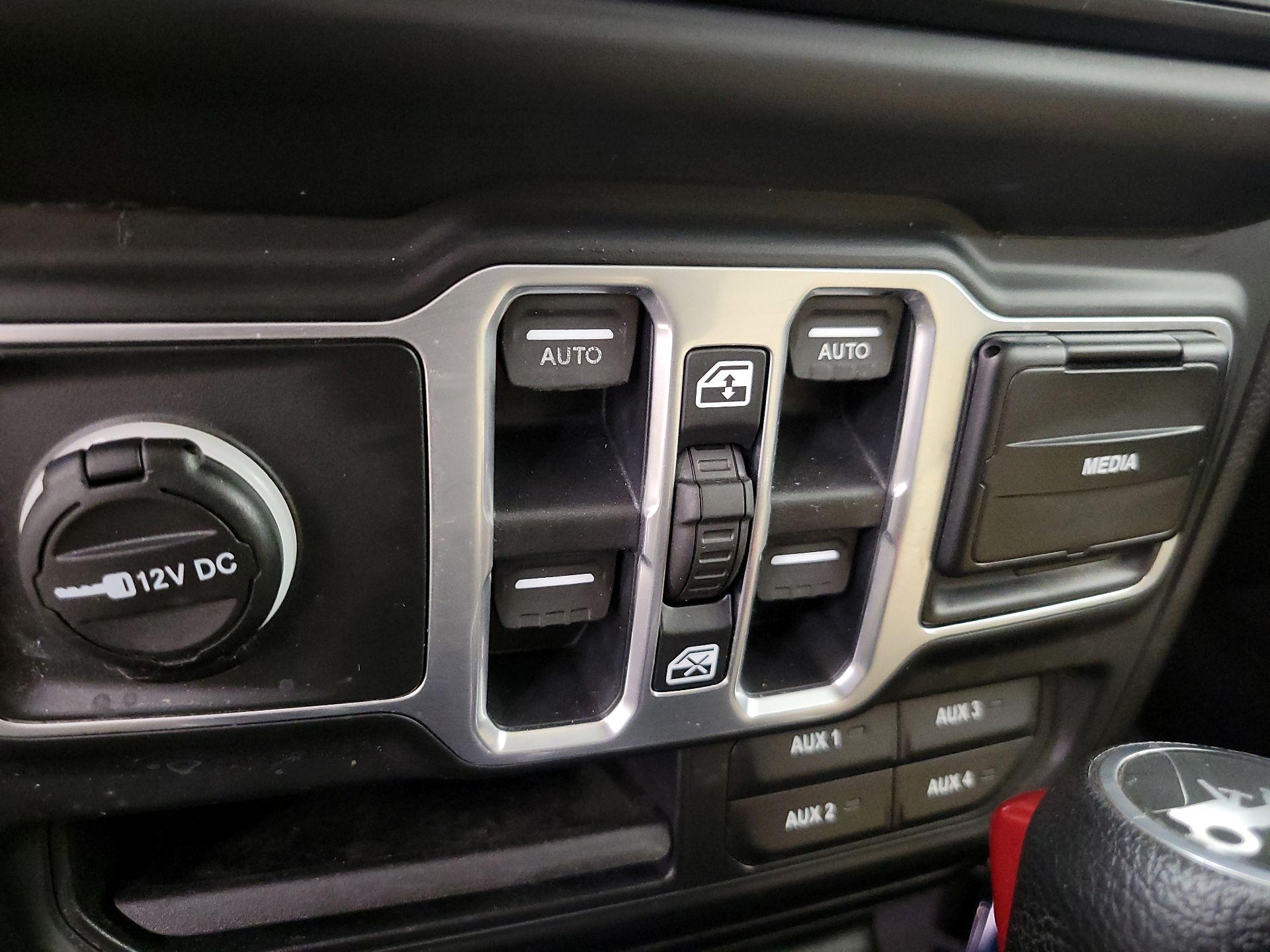 Thumbnail: 2018 Jeep Wrangler - 19
