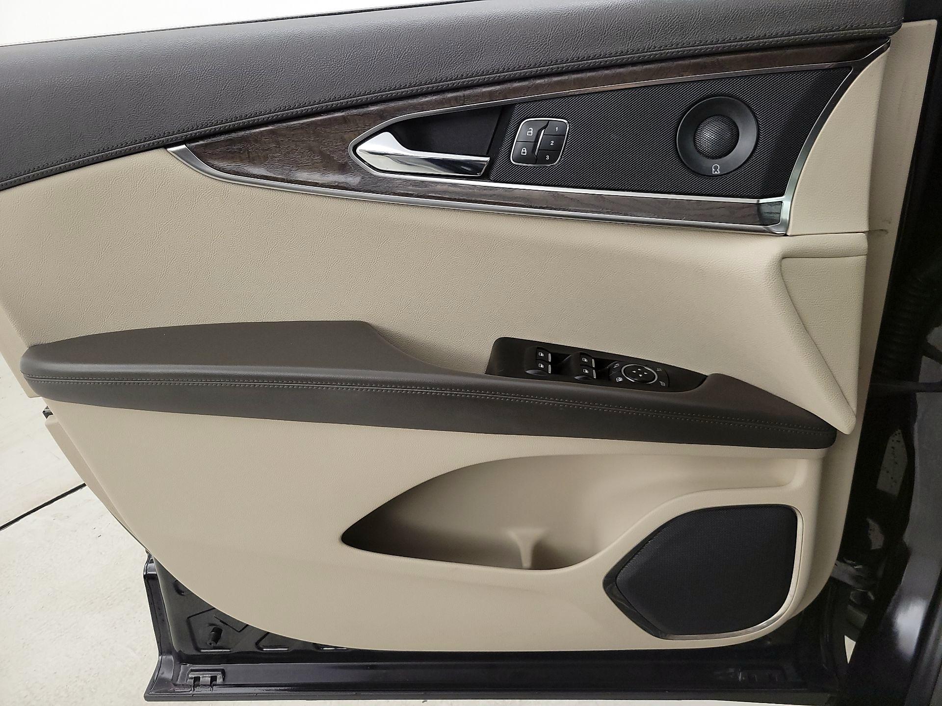 Thumbnail: 2020 Lincoln Nautilus - 12