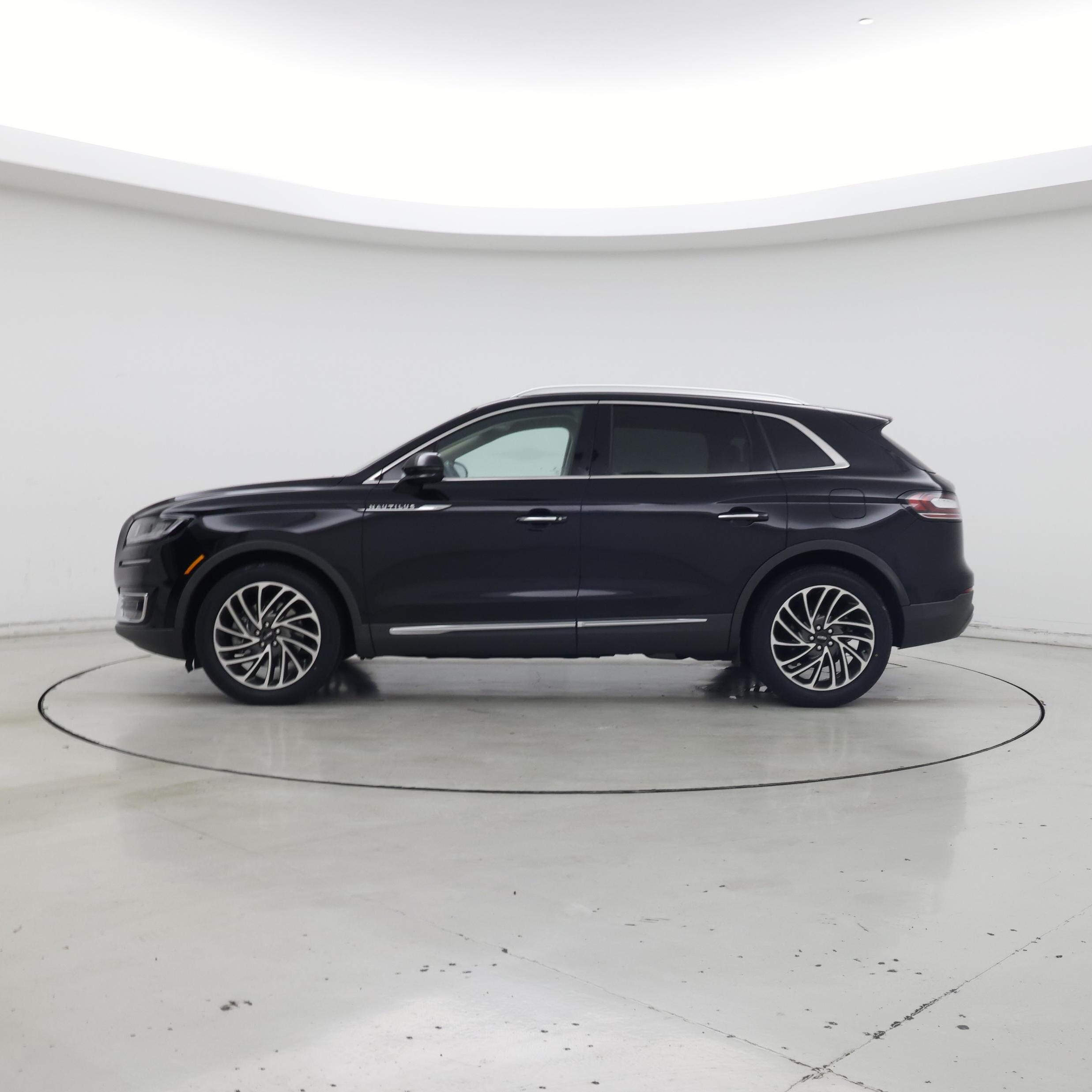 Thumbnail: 2020 Lincoln Nautilus - 3