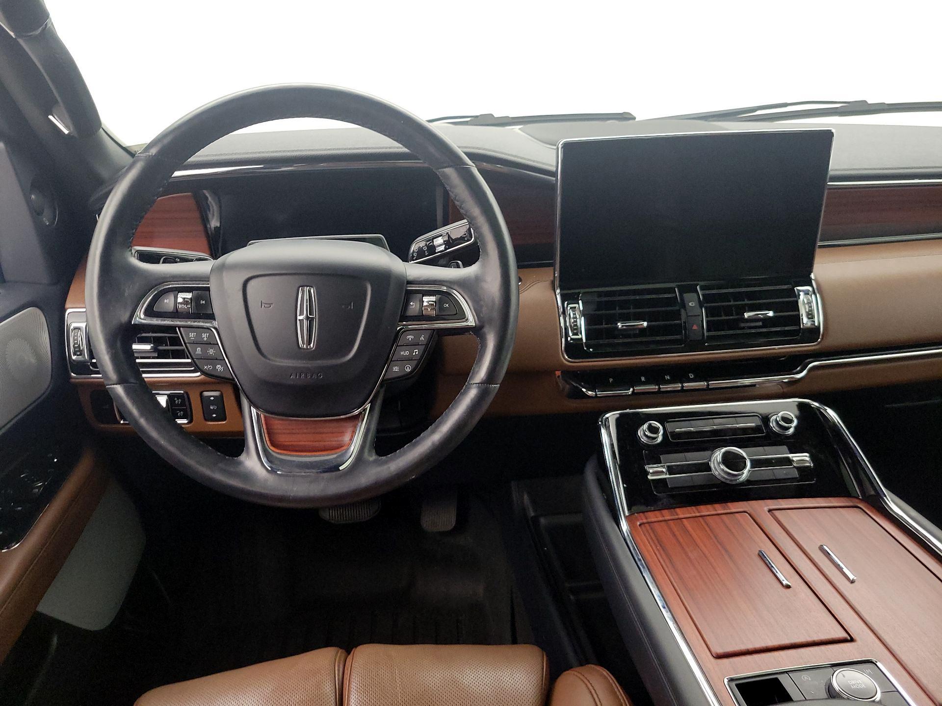 Thumbnail: 2023 Lincoln Navigator - 10