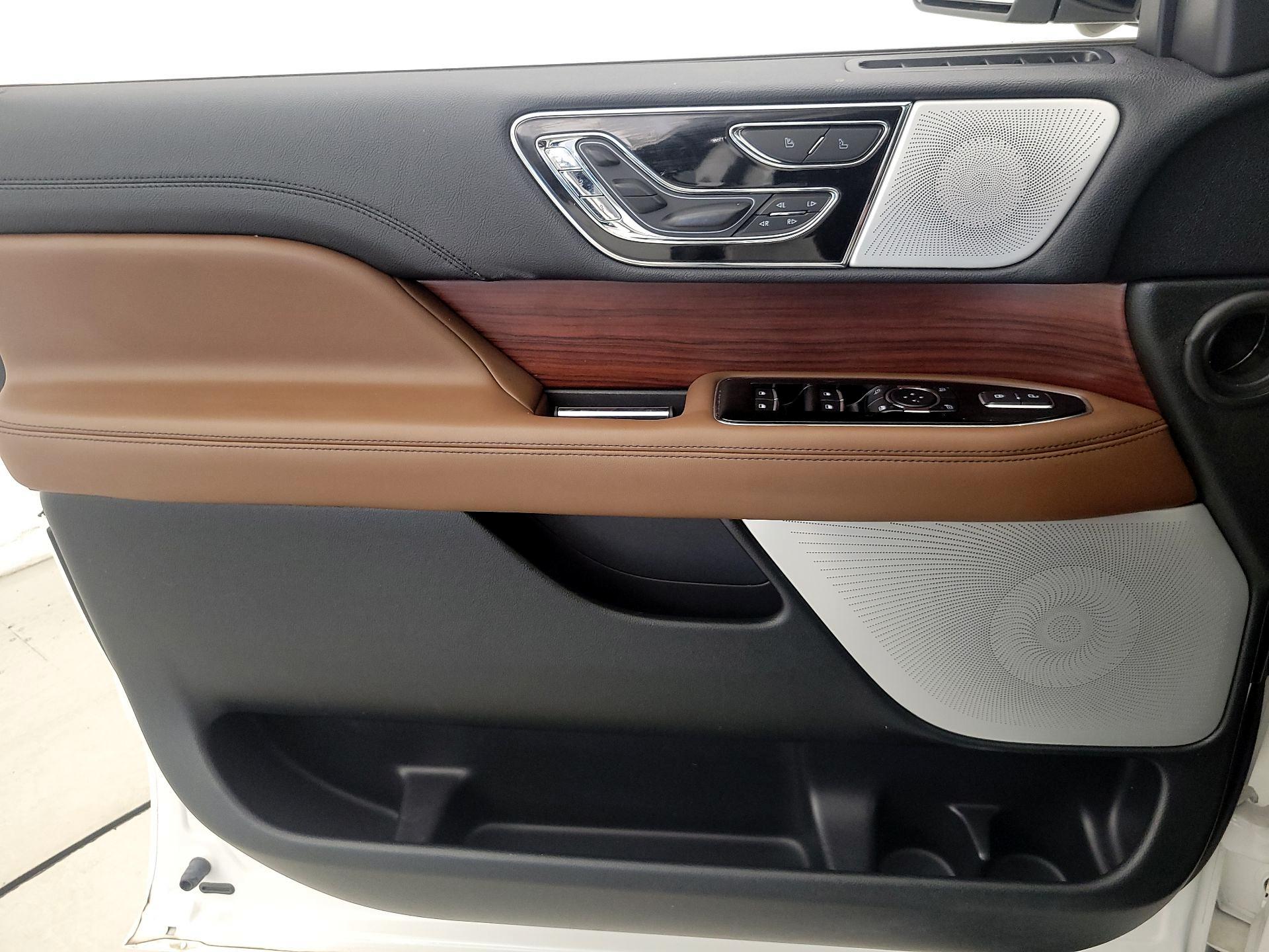 Thumbnail: 2023 Lincoln Navigator - 12