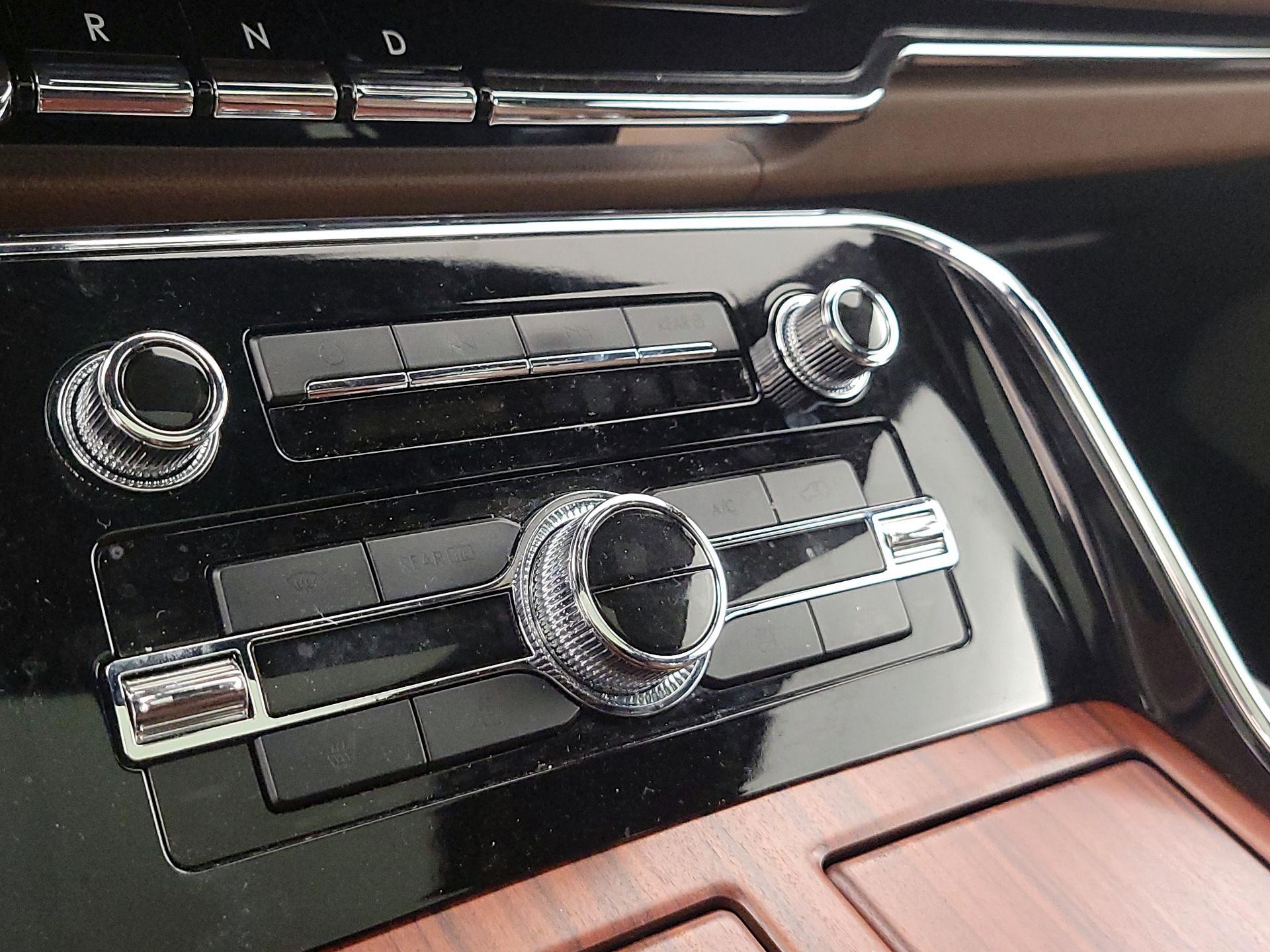 Thumbnail: 2023 Lincoln Navigator - 17