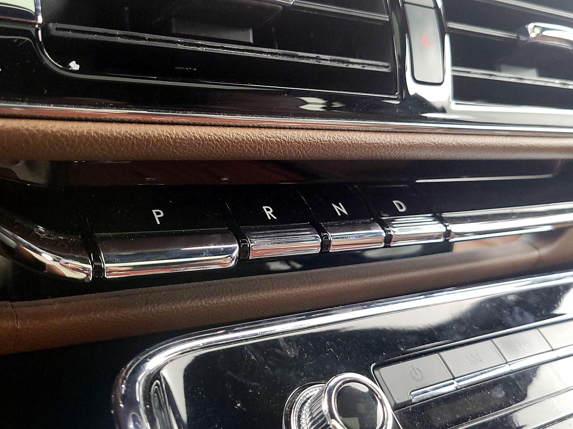 Thumbnail: 2023 Lincoln Navigator - 18