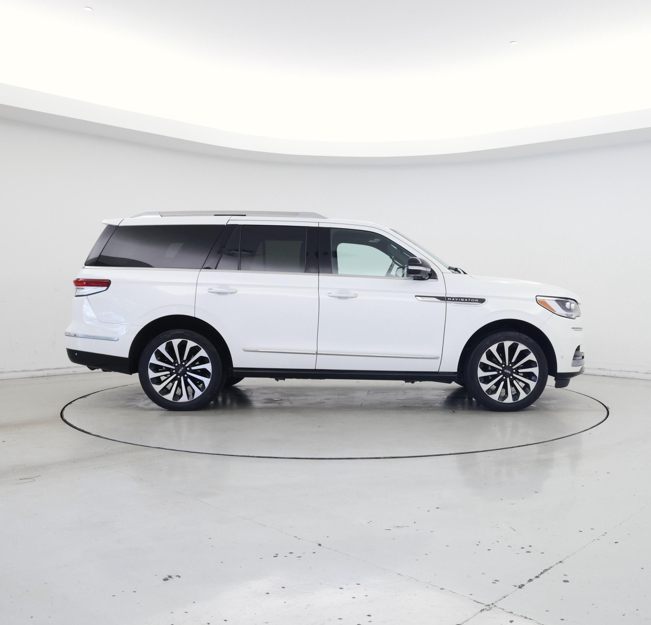 Thumbnail: 2023 Lincoln Navigator - 7