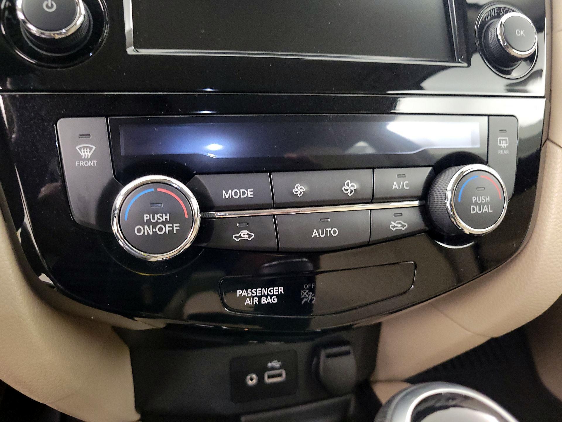 Thumbnail: 2019 Nissan Rogue - 17