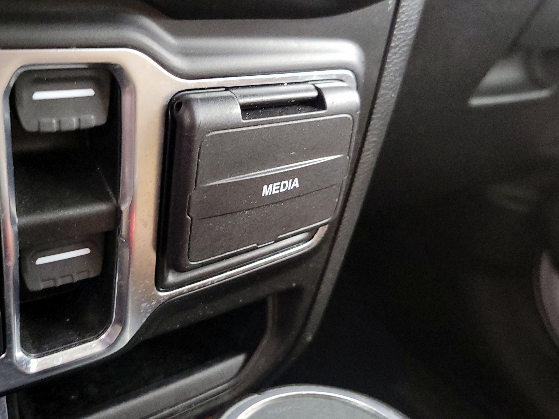 Thumbnail: 2020 Jeep Gladiator - 19