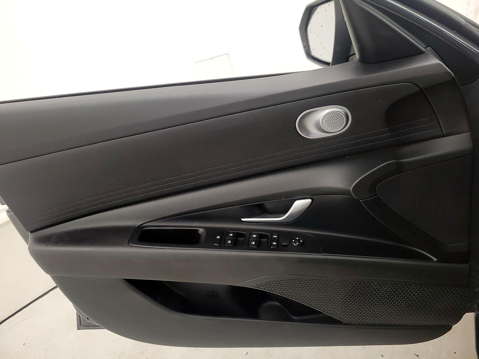 Thumbnail: 2023 Hyundai Elantra - 12