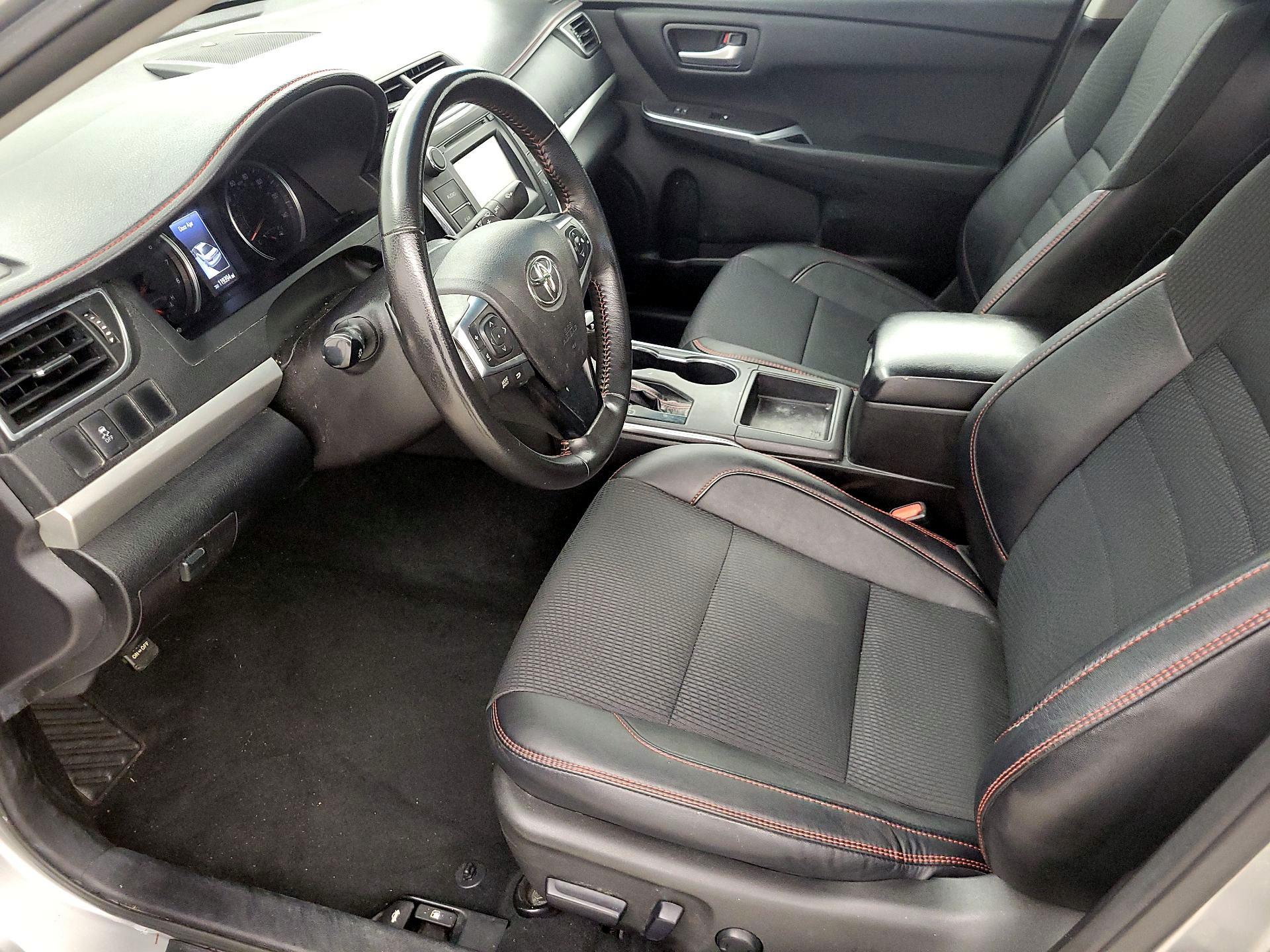 Thumbnail: 2016 Toyota Camry - 11