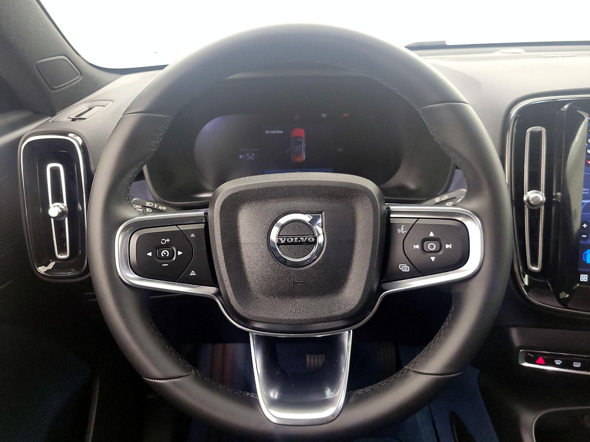 Thumbnail: 2023 Volvo C40 - 10